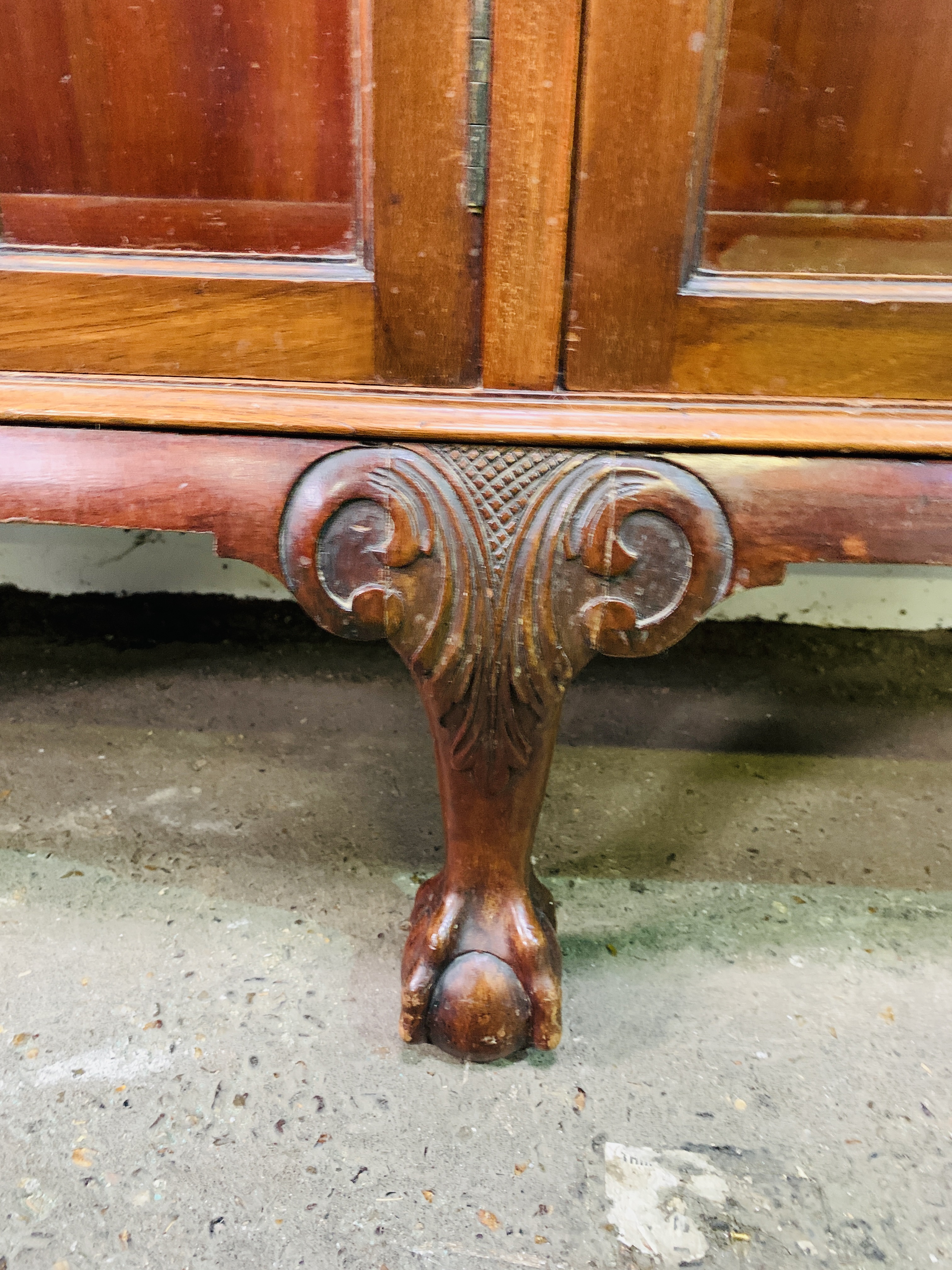 Victorian mahogany triple fronted bookcase - Image 5 of 8