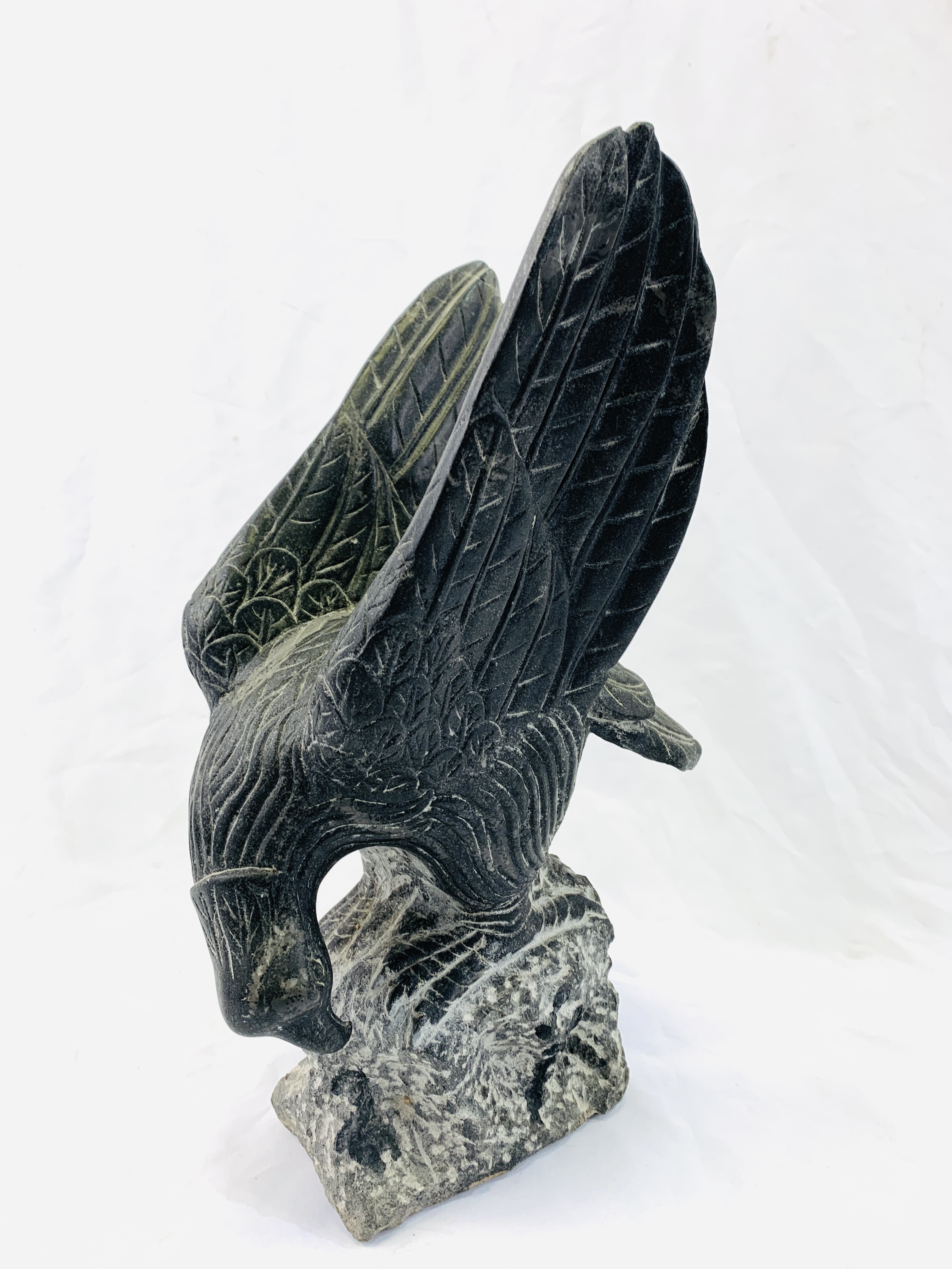 A stone eagle - Image 2 of 6