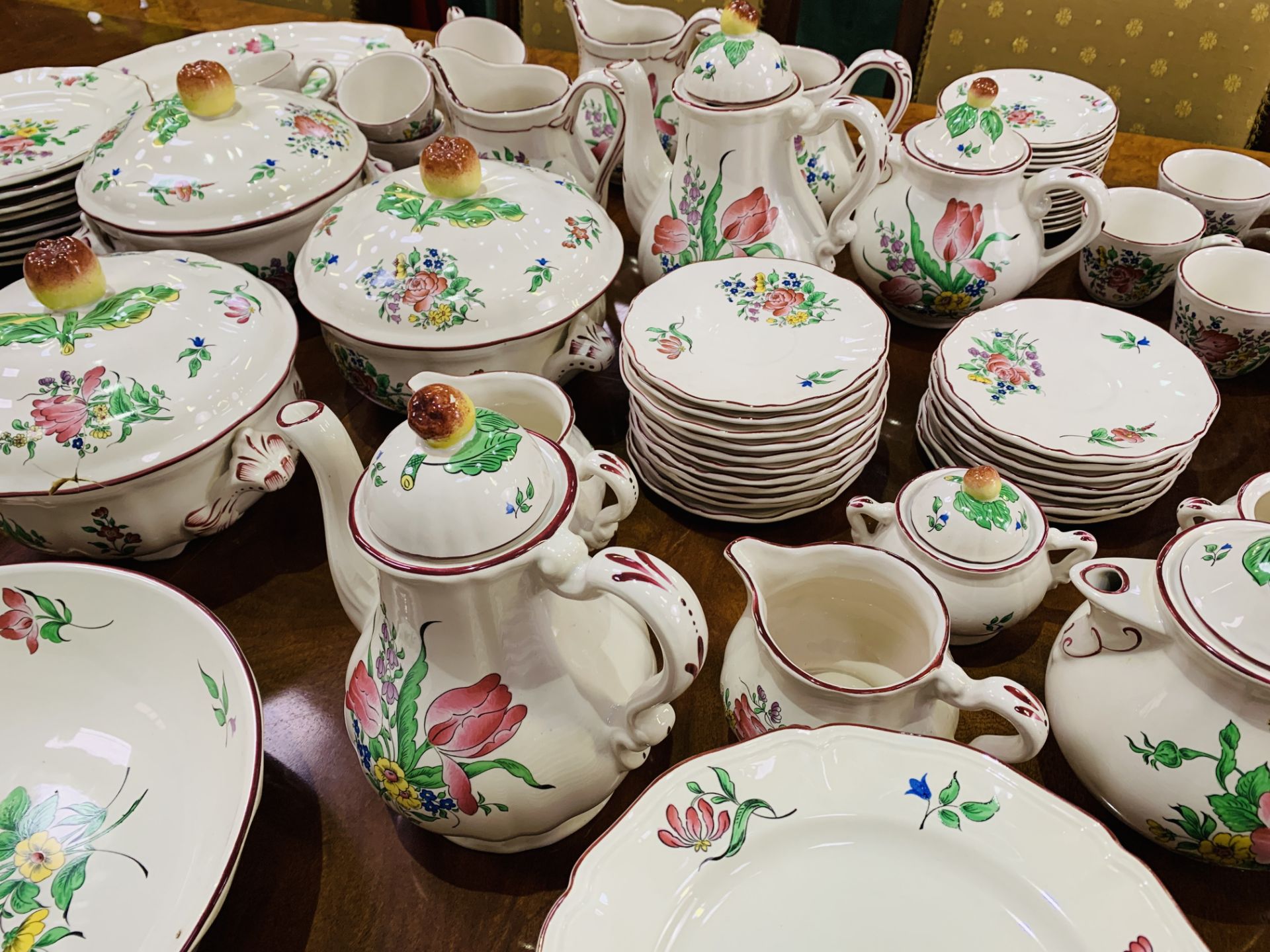 A large quantity of Luneville tableware - Image 7 of 7