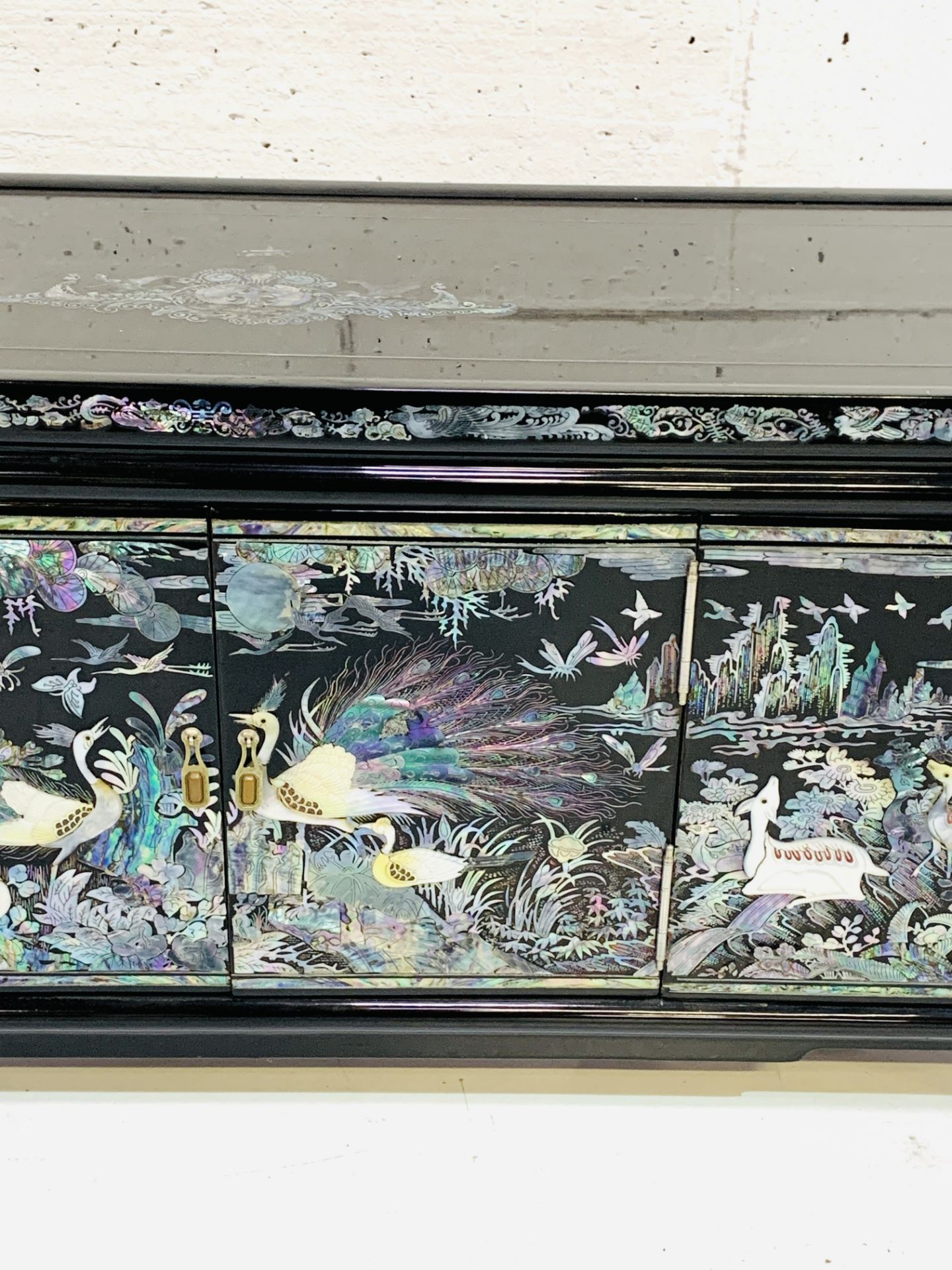 Asian cabinet decorated with mother of pearl - Image 2 of 8