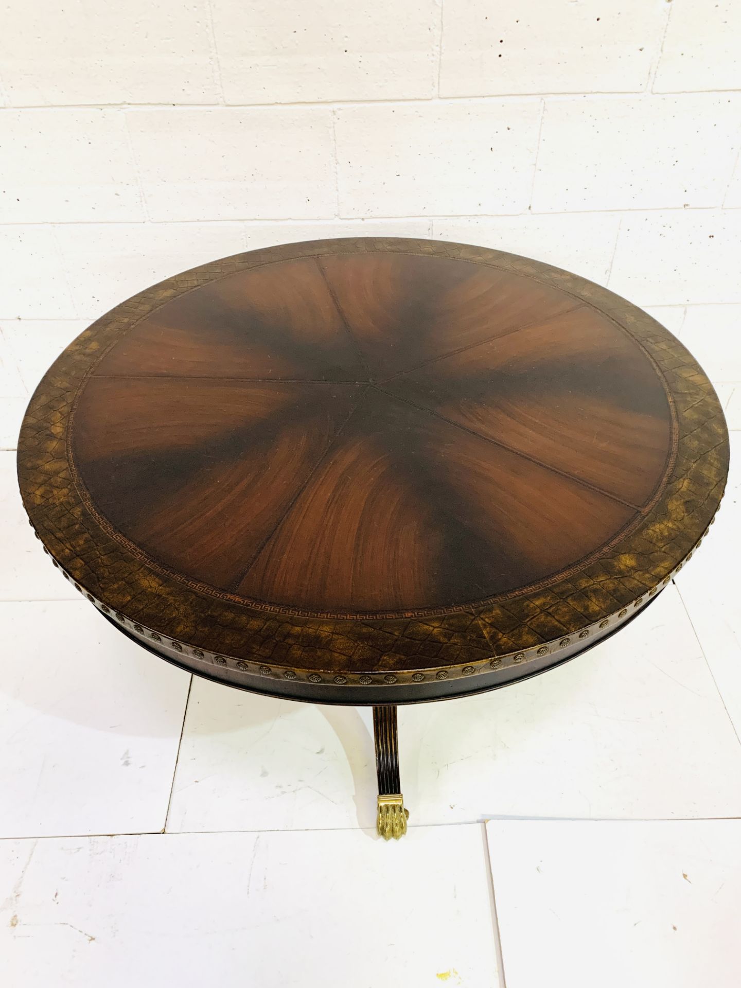 Circular table with tooled leather top - Image 4 of 5