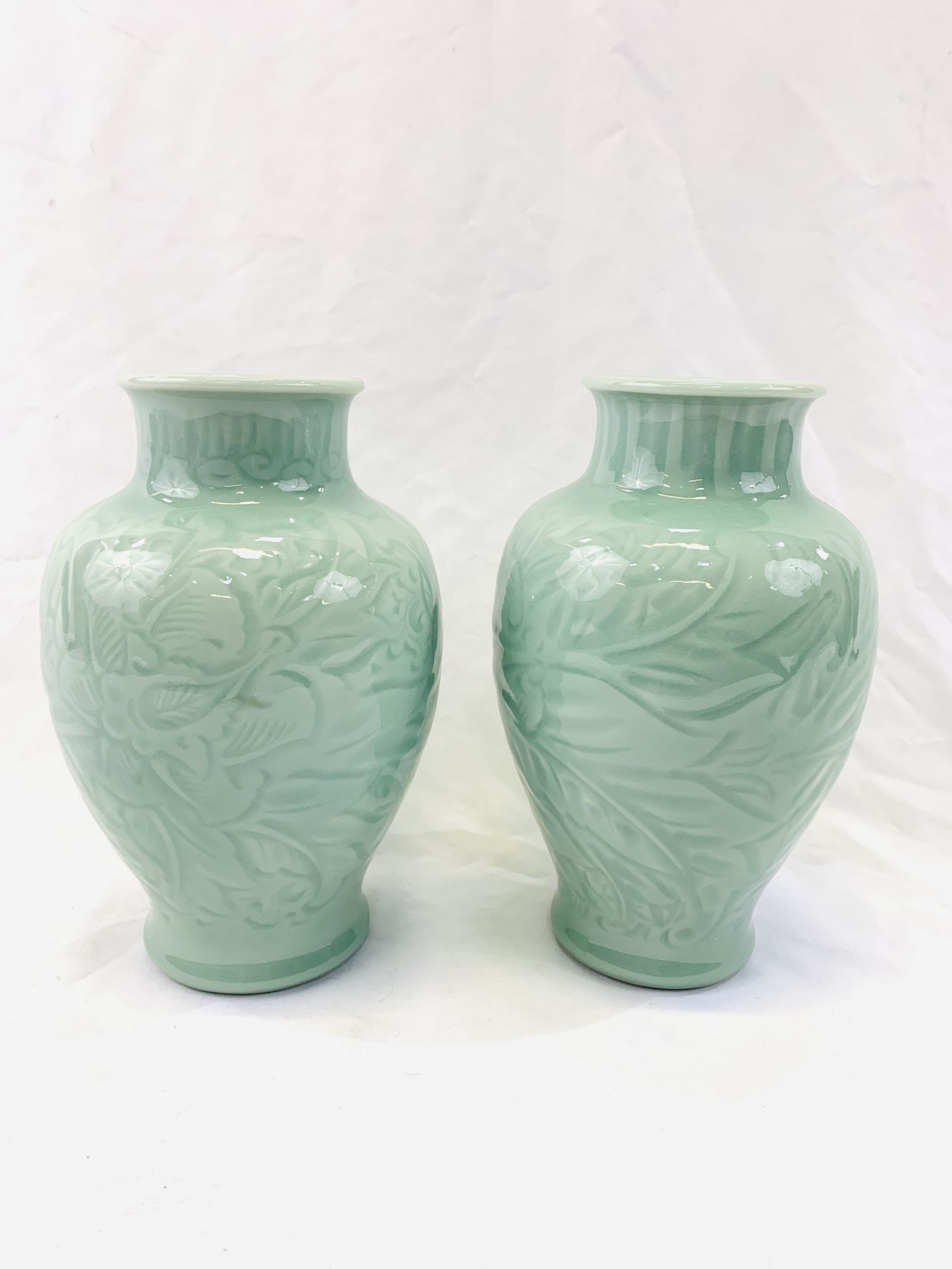 A pair of celadon vases - Image 4 of 4