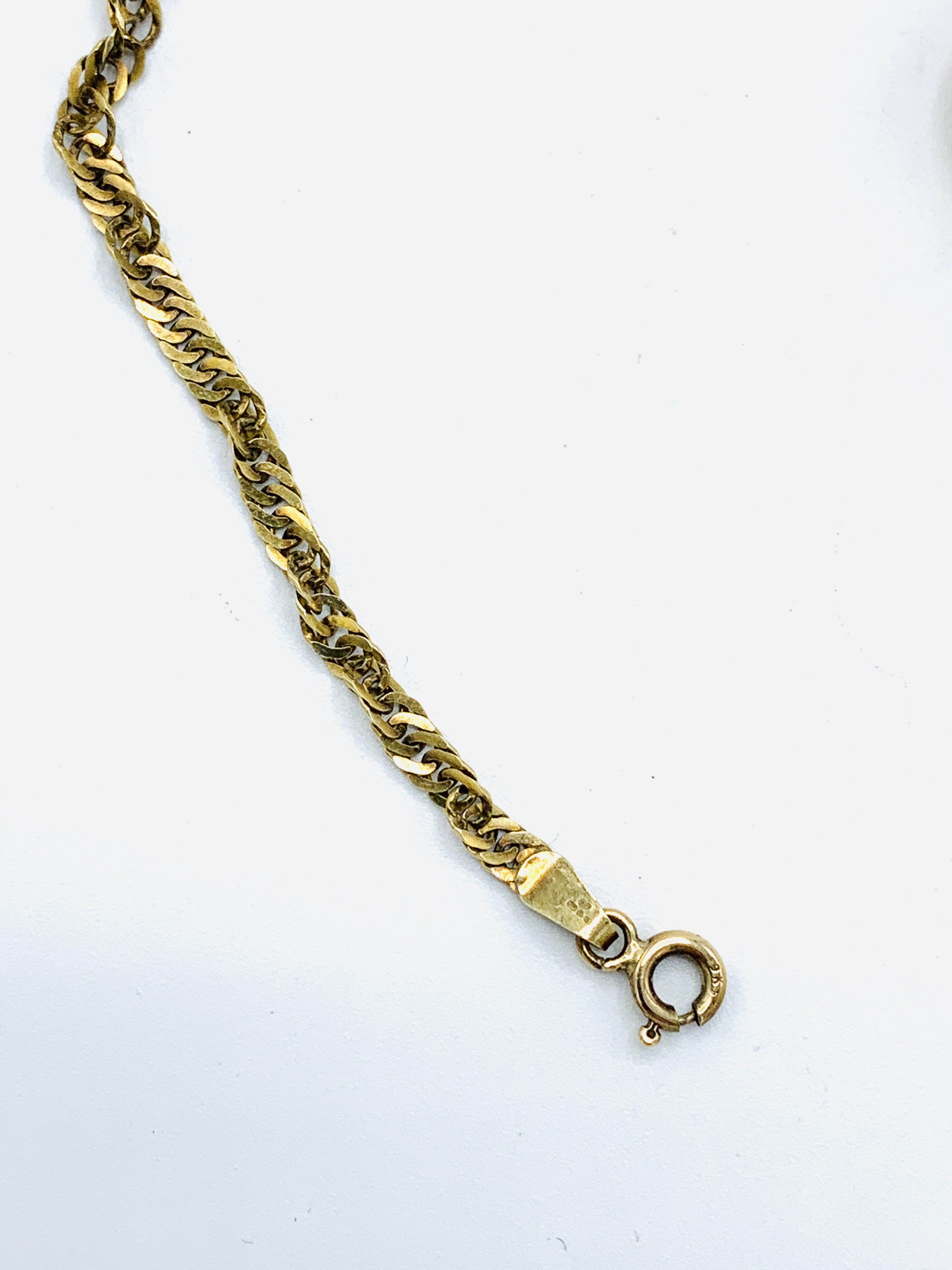 A 9ct gold pendant together with a 9ct gold necklace and a 9ct gold chain - Image 6 of 6