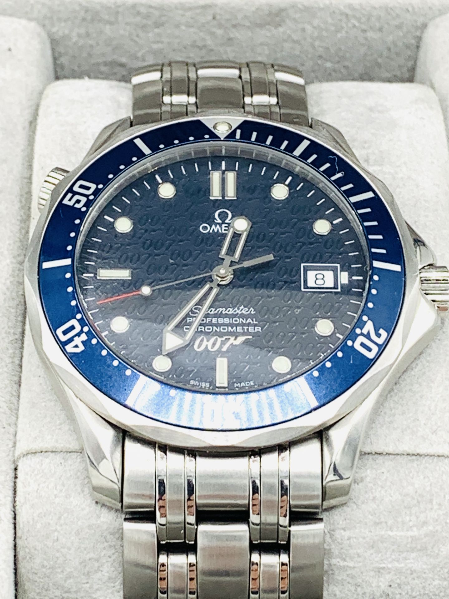 Omega Seamaster Professional Chronometer "40 years of James Bond" Limited Series - Image 2 of 10