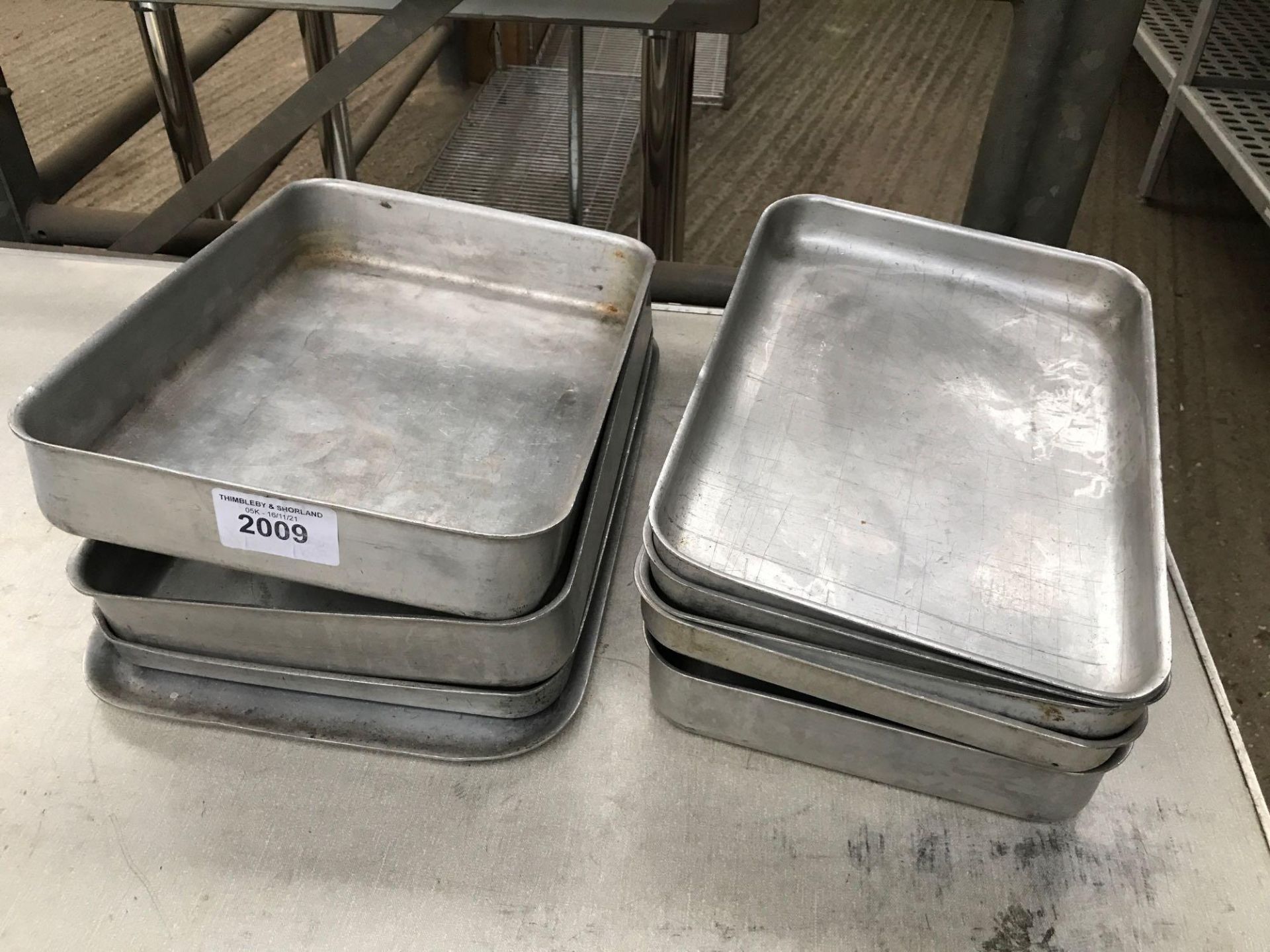 Aluminium baking trays x 9