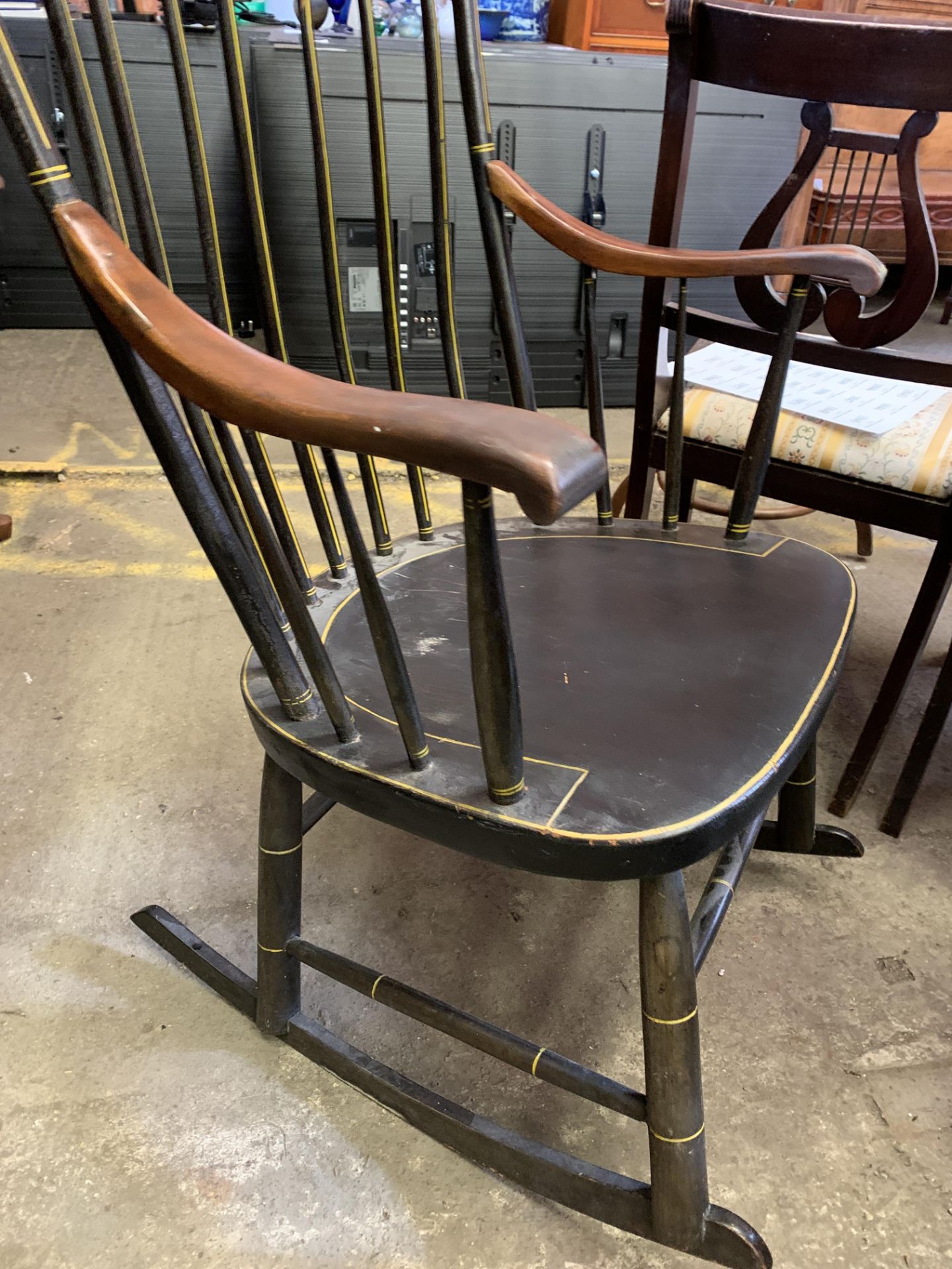 Rocking chair with spindle back and sides - Bild 5 aus 5