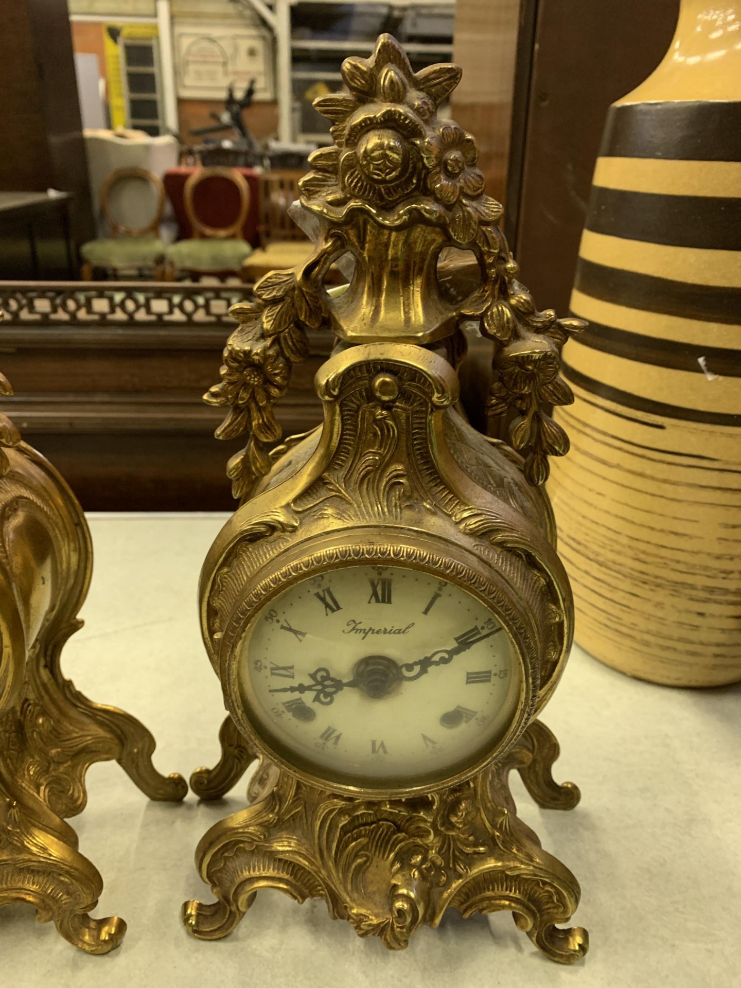 Two gilt brass mantel clocks - Bild 2 aus 7