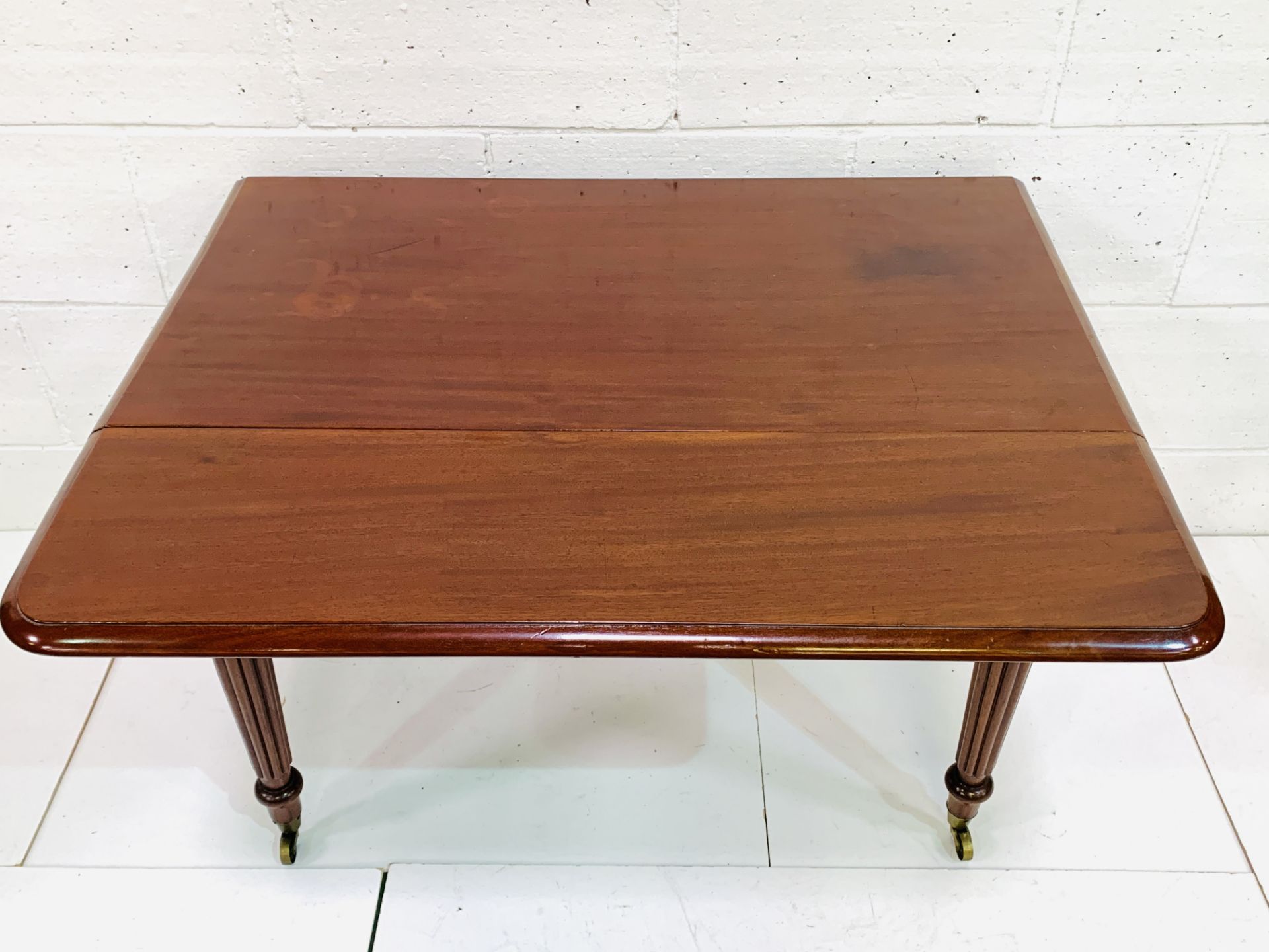 Mahogany Pembroke table - Image 2 of 4