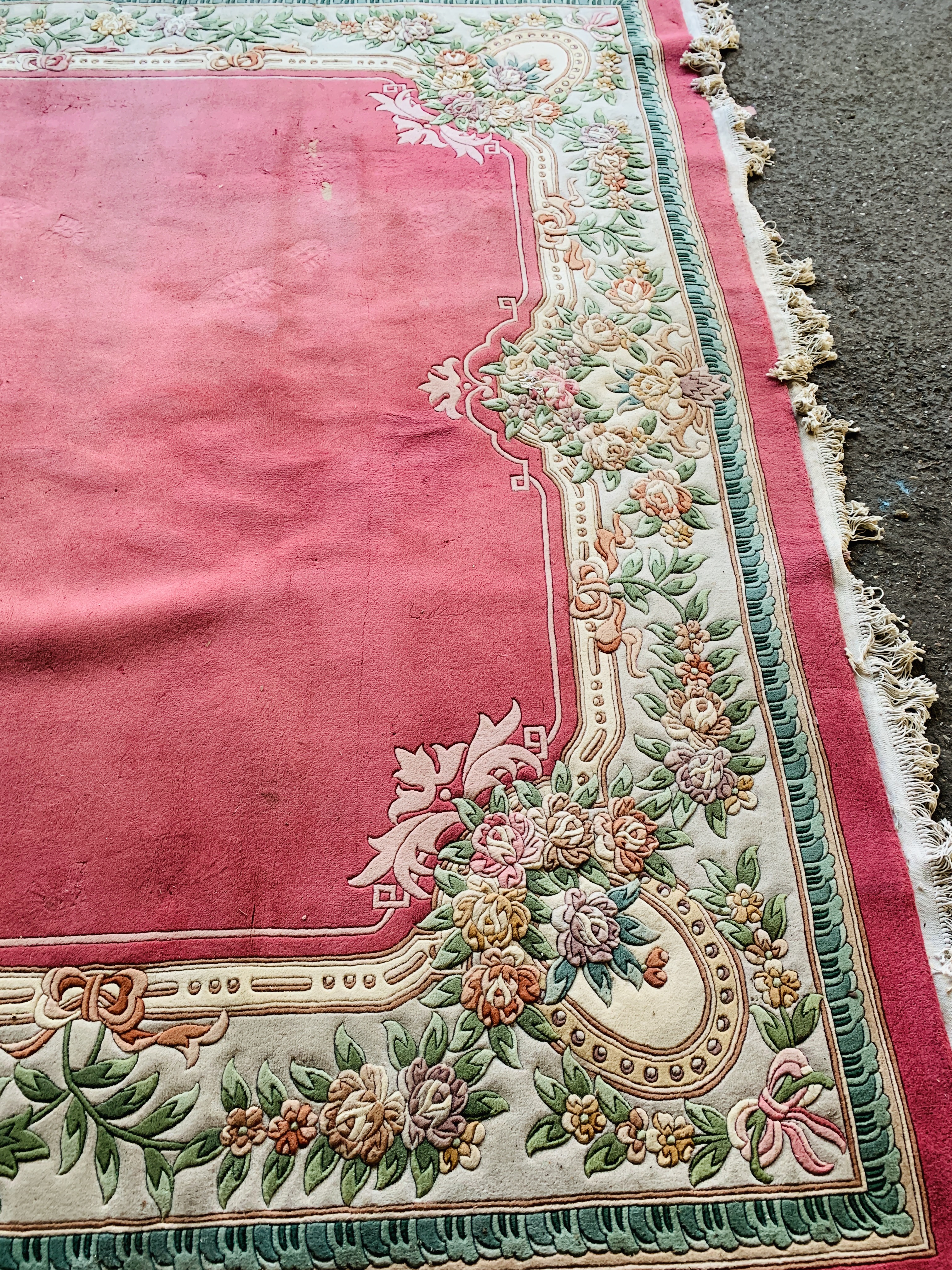 Large Chinese style pink ground carpet - Image 4 of 4