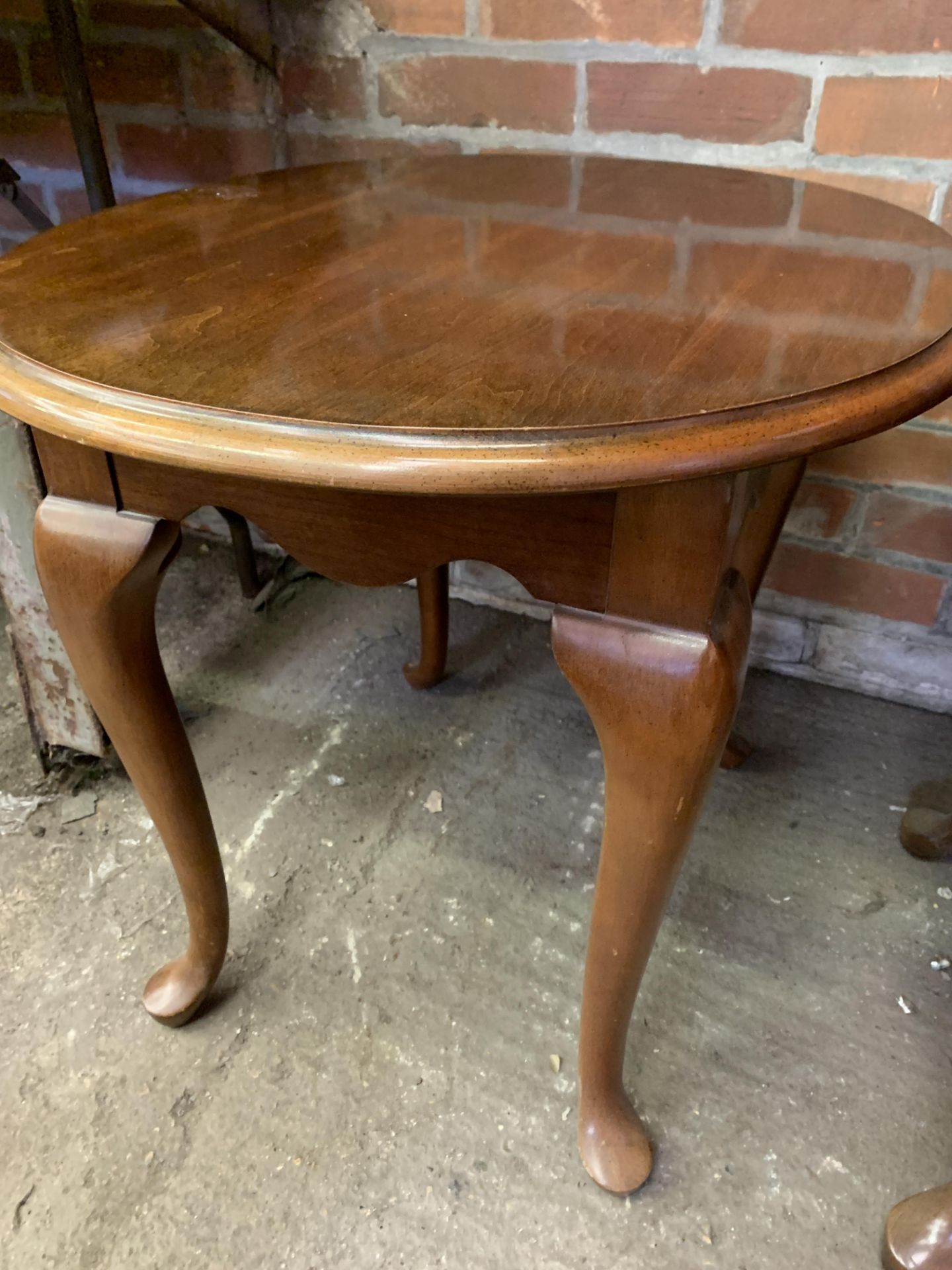 Two mahogany oval top low tables - Bild 2 aus 6