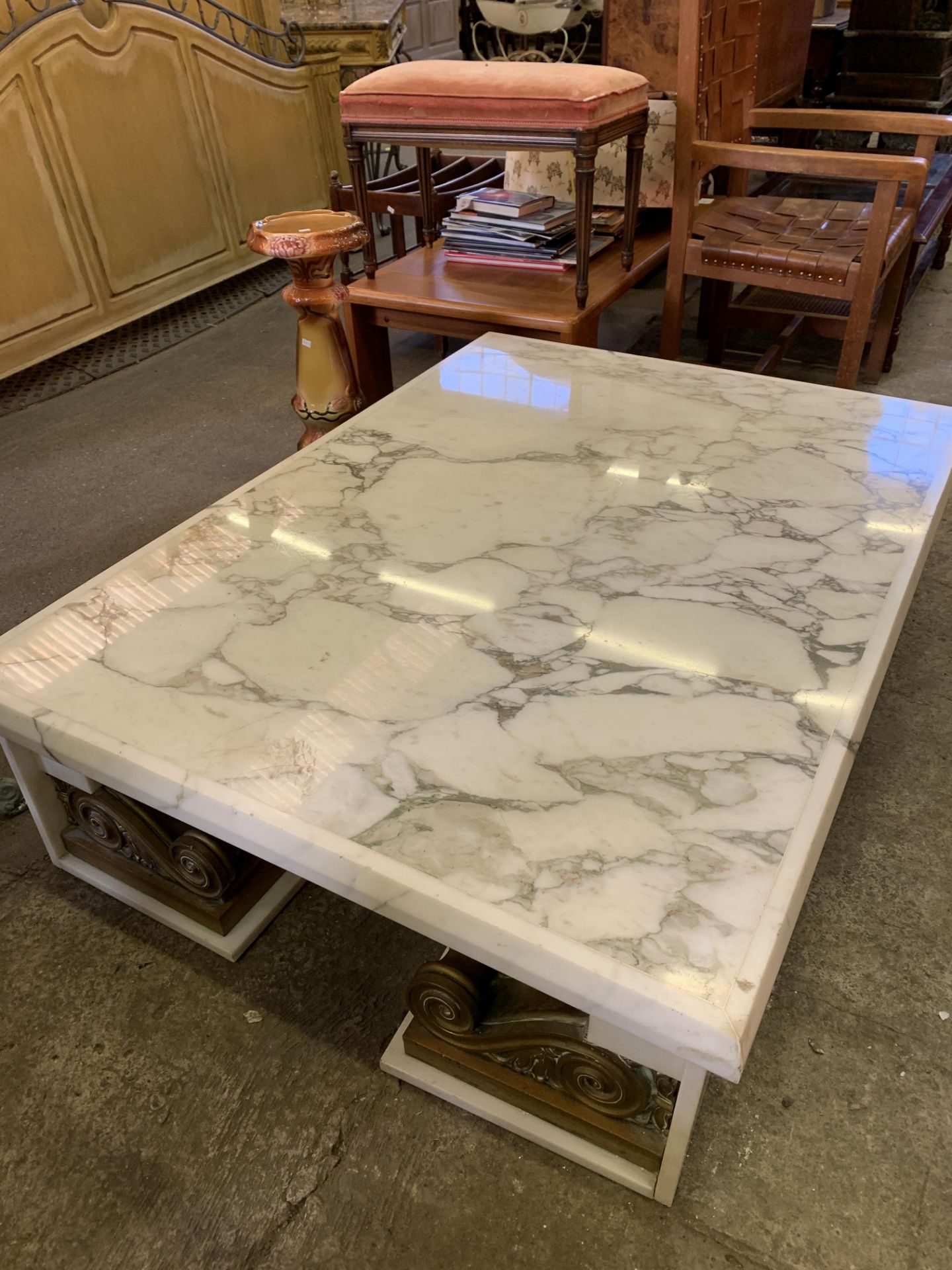 Arabescato marble top coffee table on marble and scrolled brass feet - Bild 4 aus 9