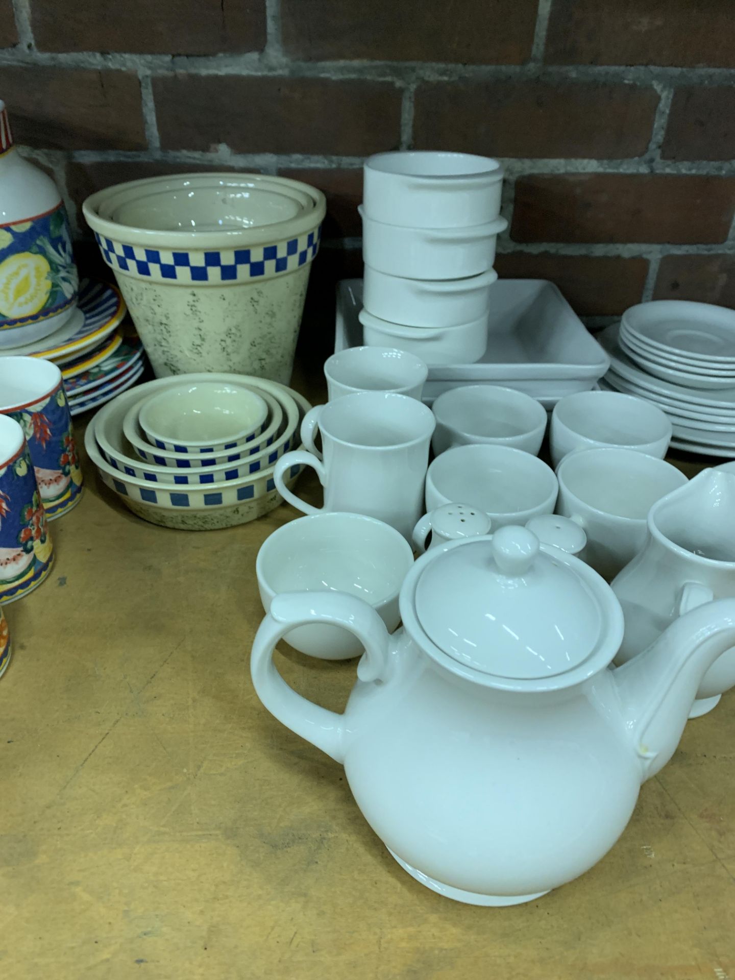 Quantity of Portuguese tableware and other assorted tableware - Image 4 of 5