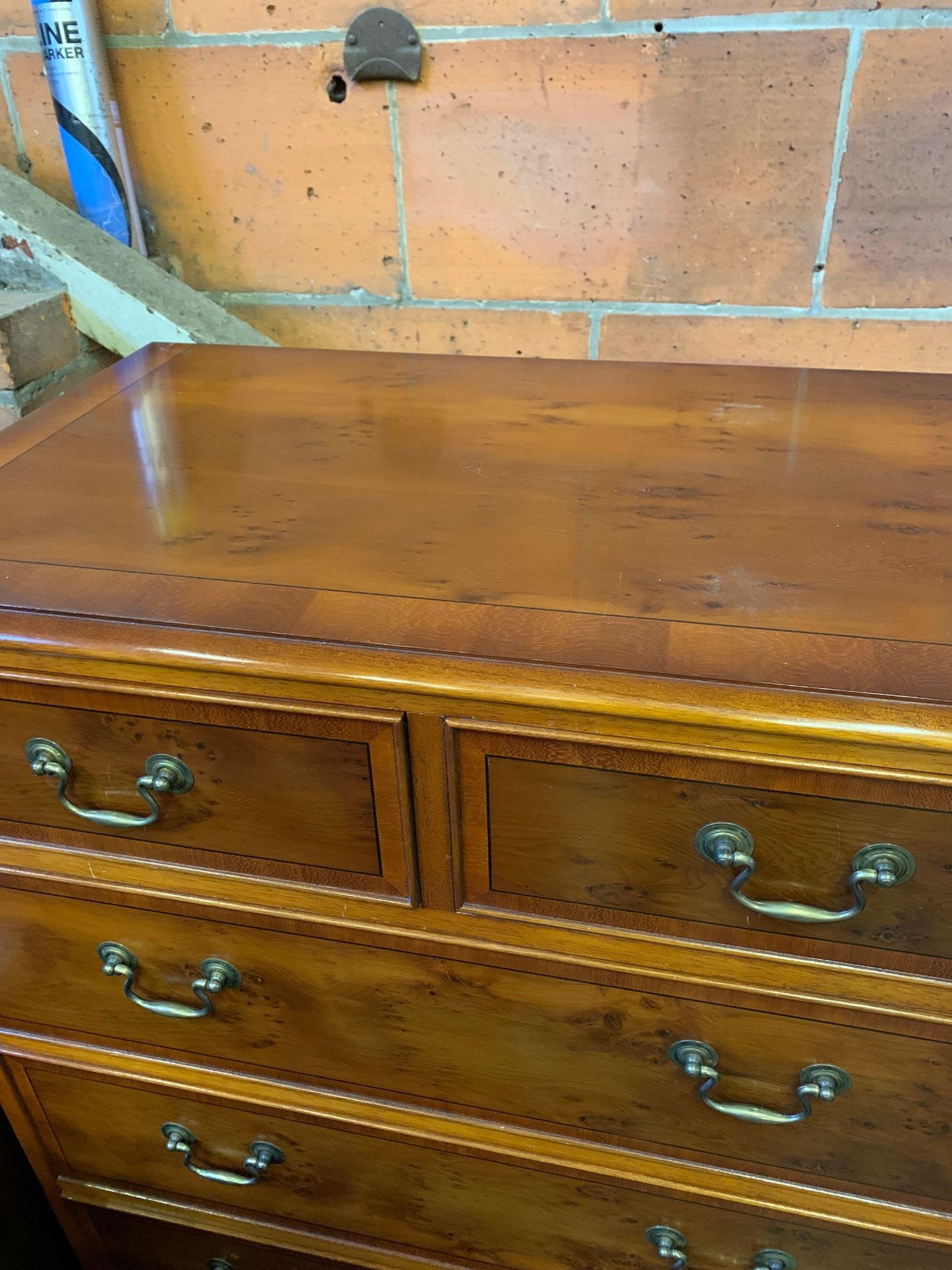 A reproduction chest of 2 over 4 drawers on bracket feet - Bild 2 aus 4