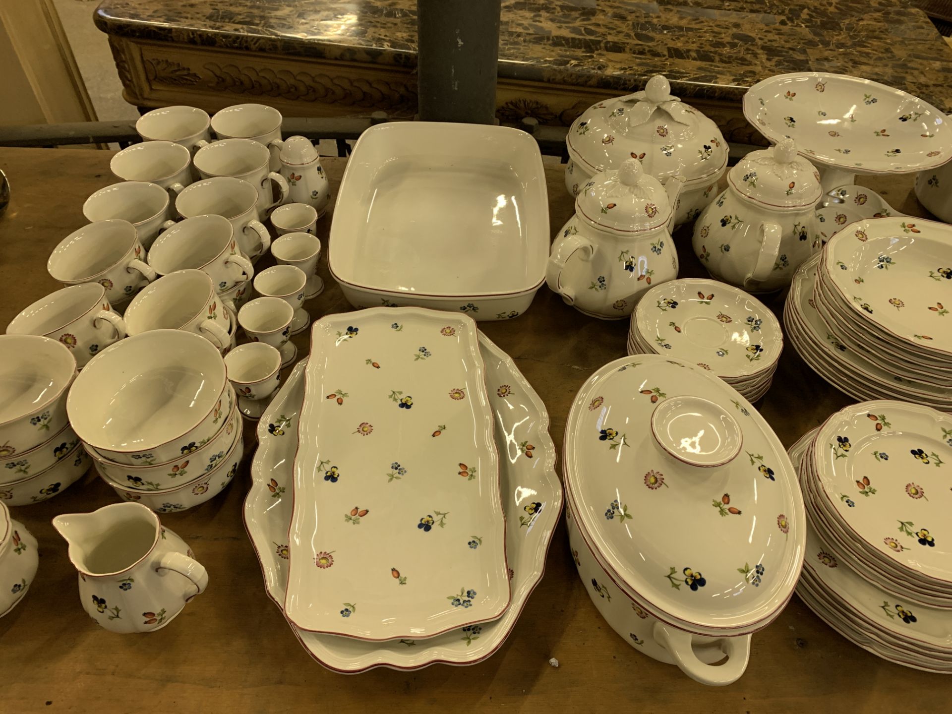 Quantity of Villeroy & Boch "Petite Fleur" tableware