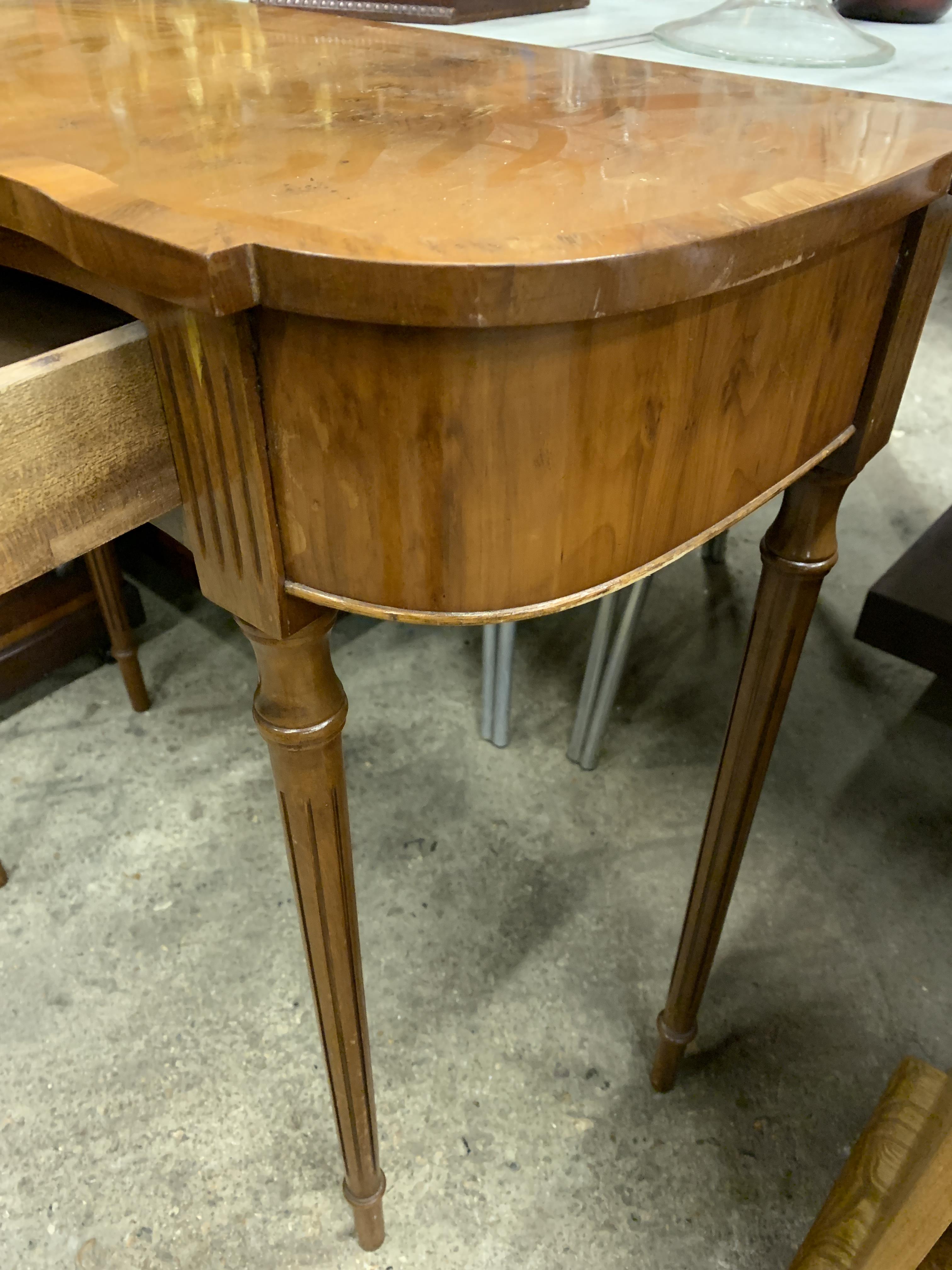 Mahogany veneer serpentine console table - Image 4 of 5