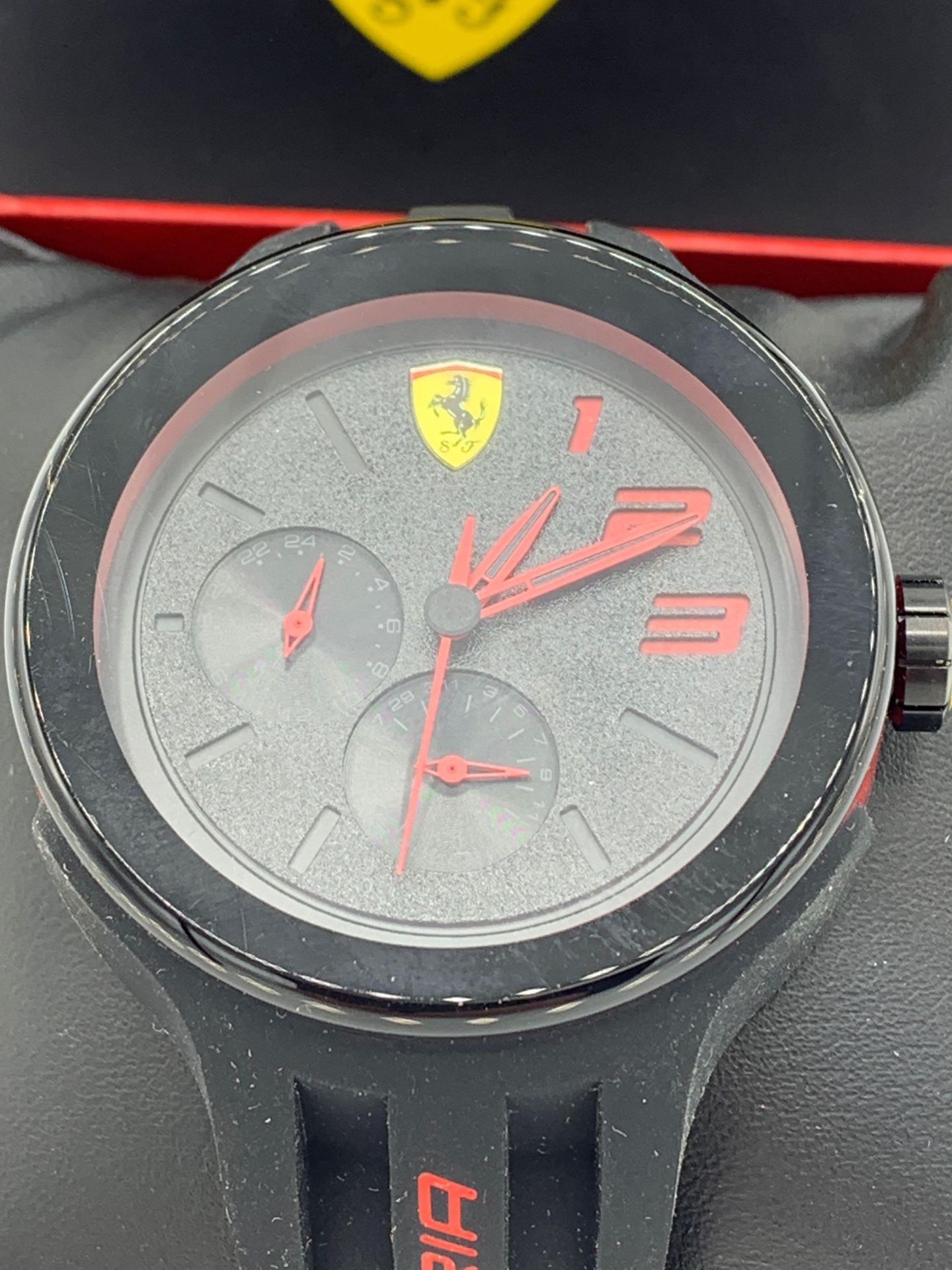 Scuderia Ferrari black faced watch and strap - Bild 2 aus 3