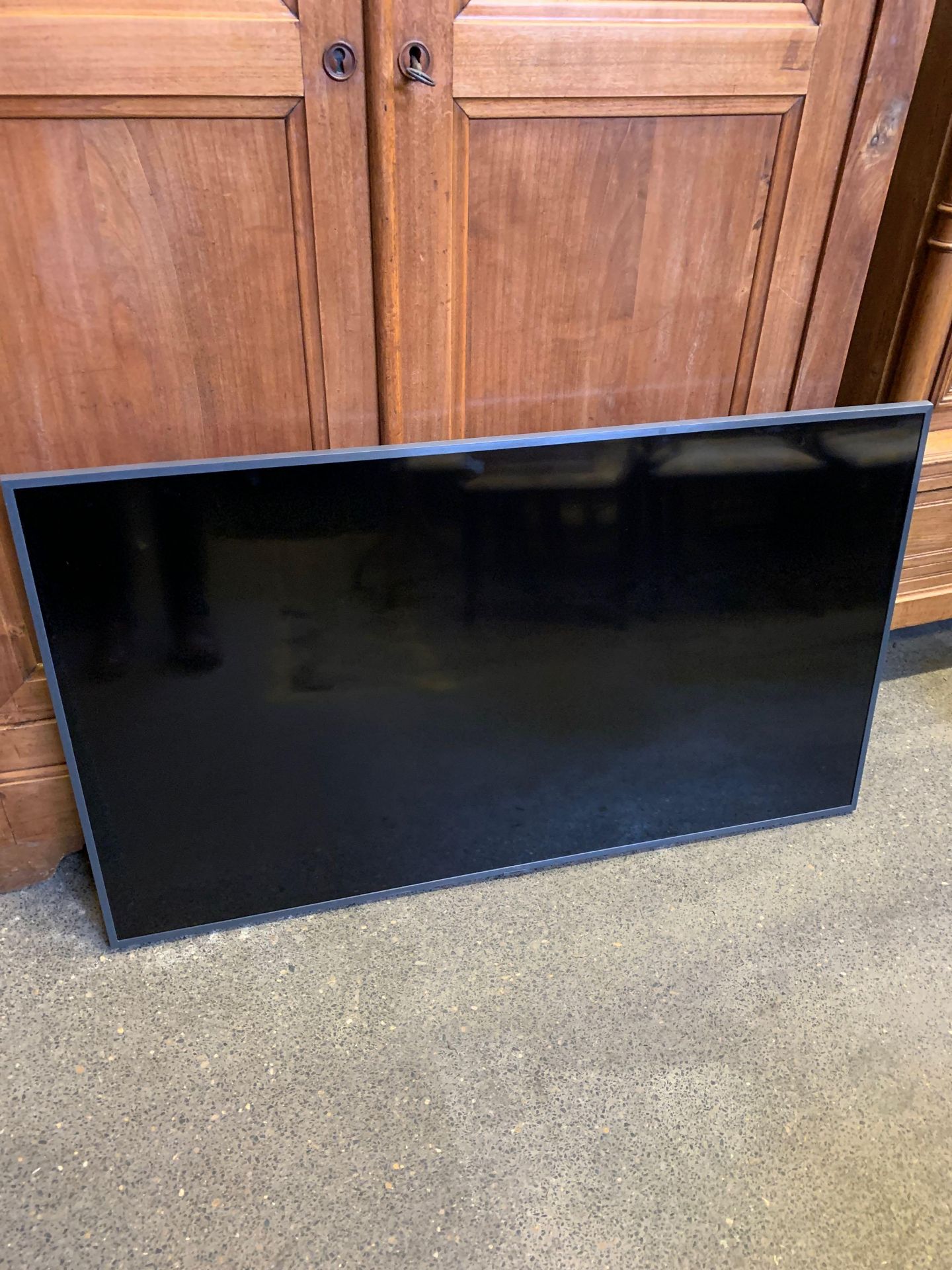 Samsung UE55RU7400U TV. To be sold on the authority of the Official Receiver, and carries VAT