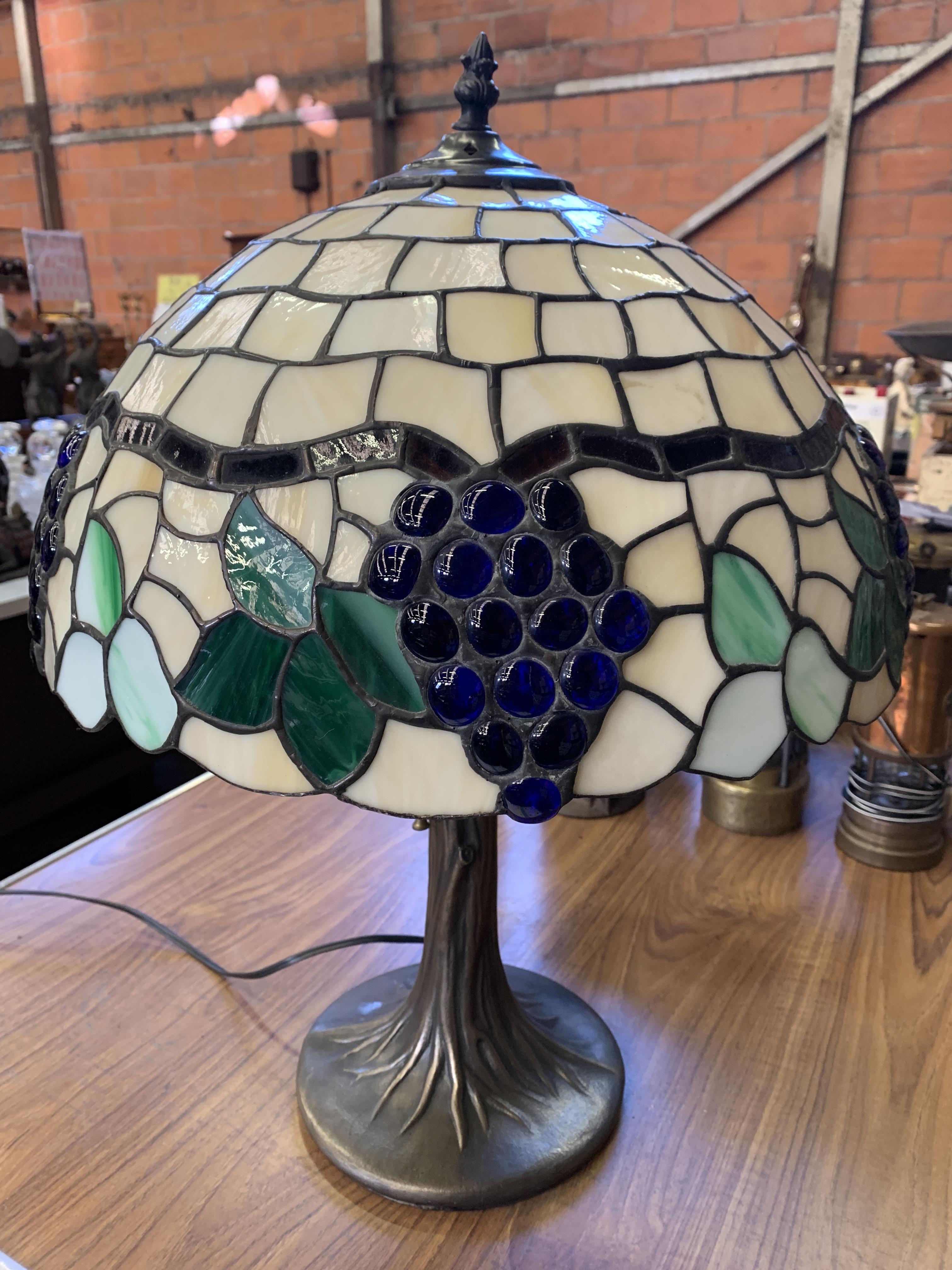 Tiffany style table lamp - Image 3 of 5