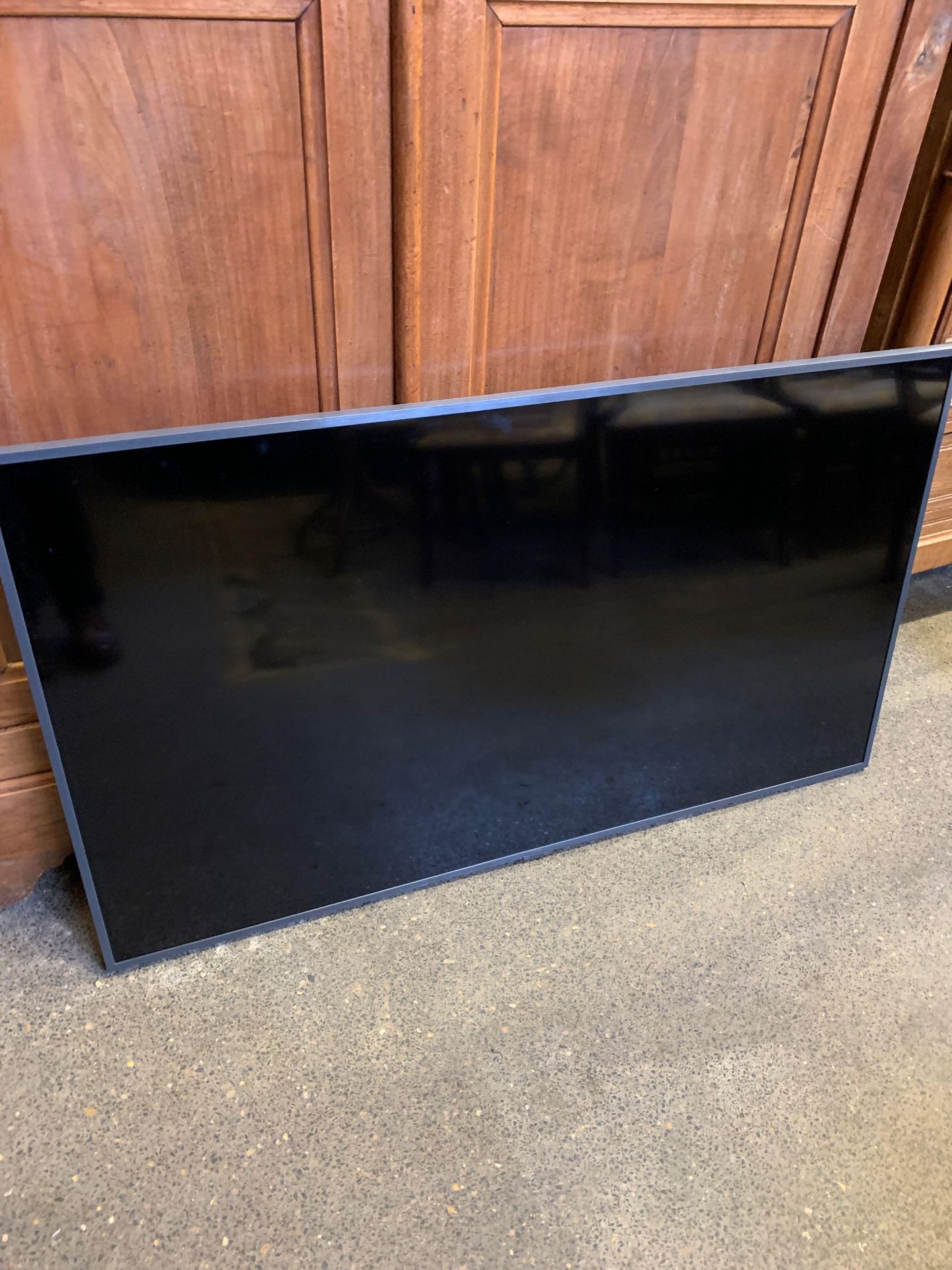Samsung UE55RU7400U TV. To be sold on the authority of the Official Receiver, and carries VAT
