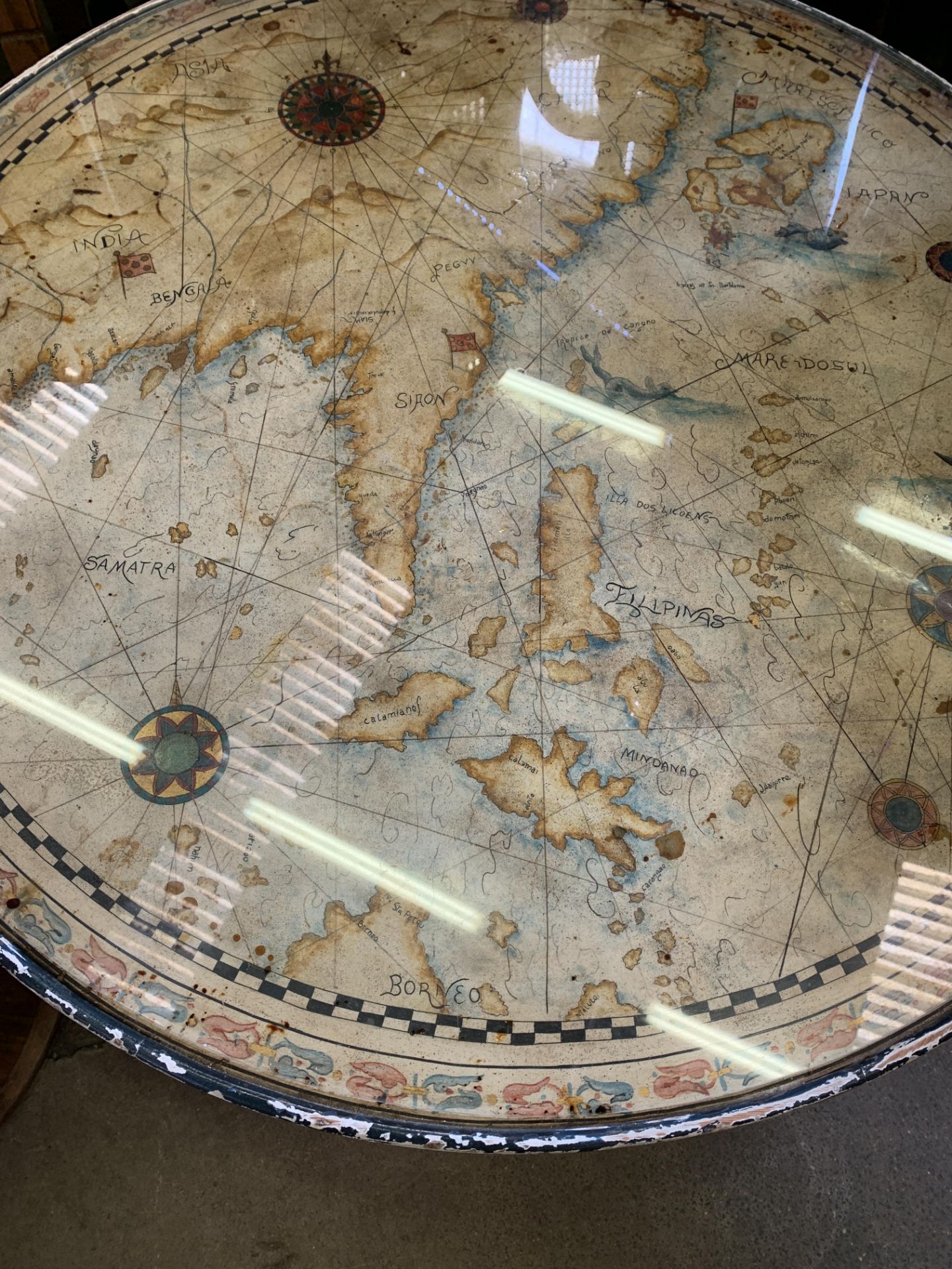 Circular glass top "map" table - Image 3 of 5