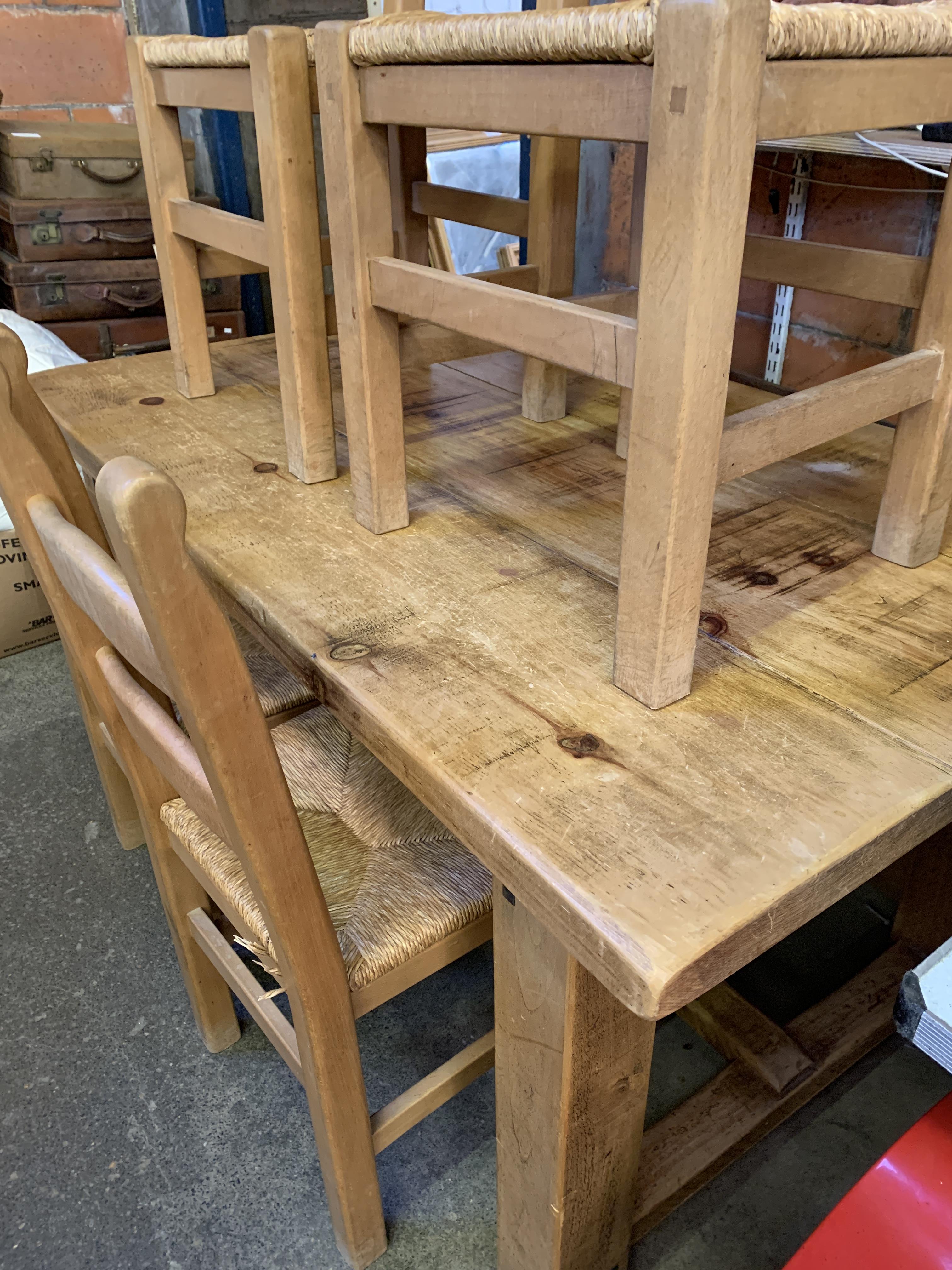 Pine table with 4 beech chairs - Image 4 of 6