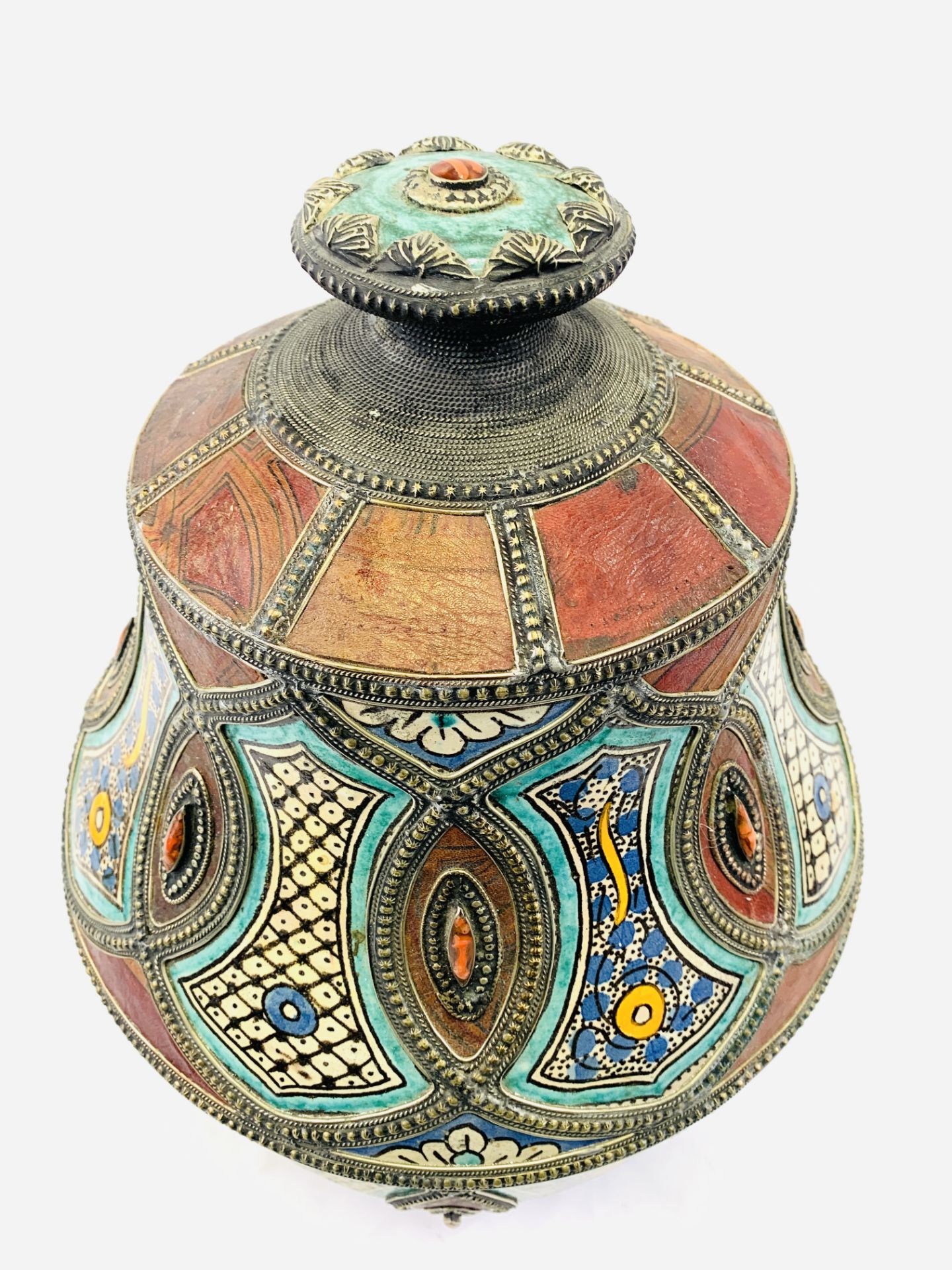 A Middle Eastern lidded pot - Image 5 of 5