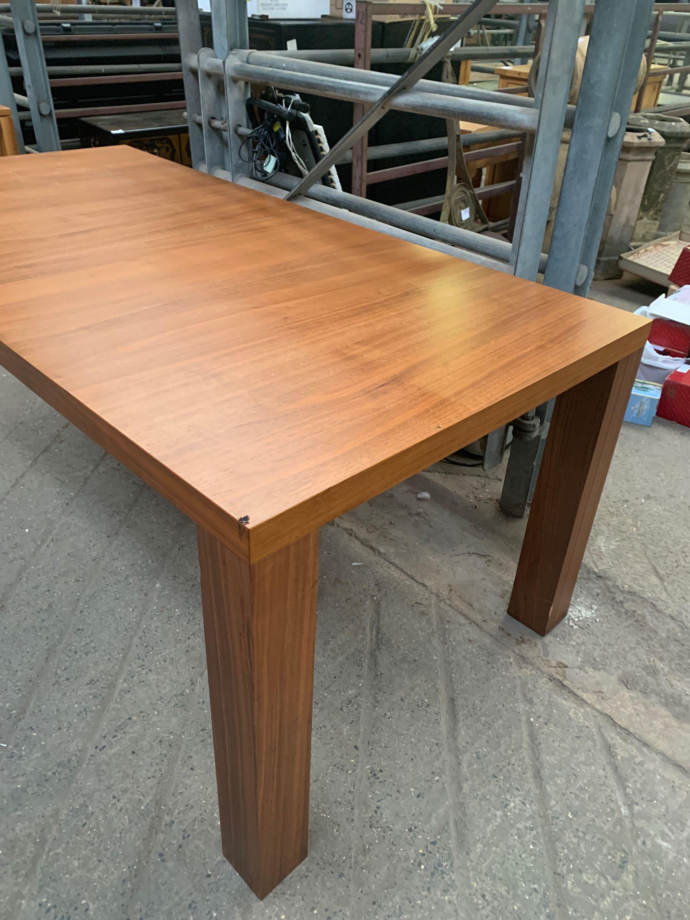 Laminate dining table - Image 3 of 5