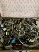 Quantity of costume jewellery