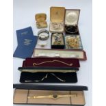 9ct gold jewellery, a quantity of costume jewellery, and other items