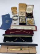 9ct gold jewellery, a quantity of costume jewellery, and other items