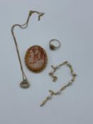 Four items of 9ct gold jewellery