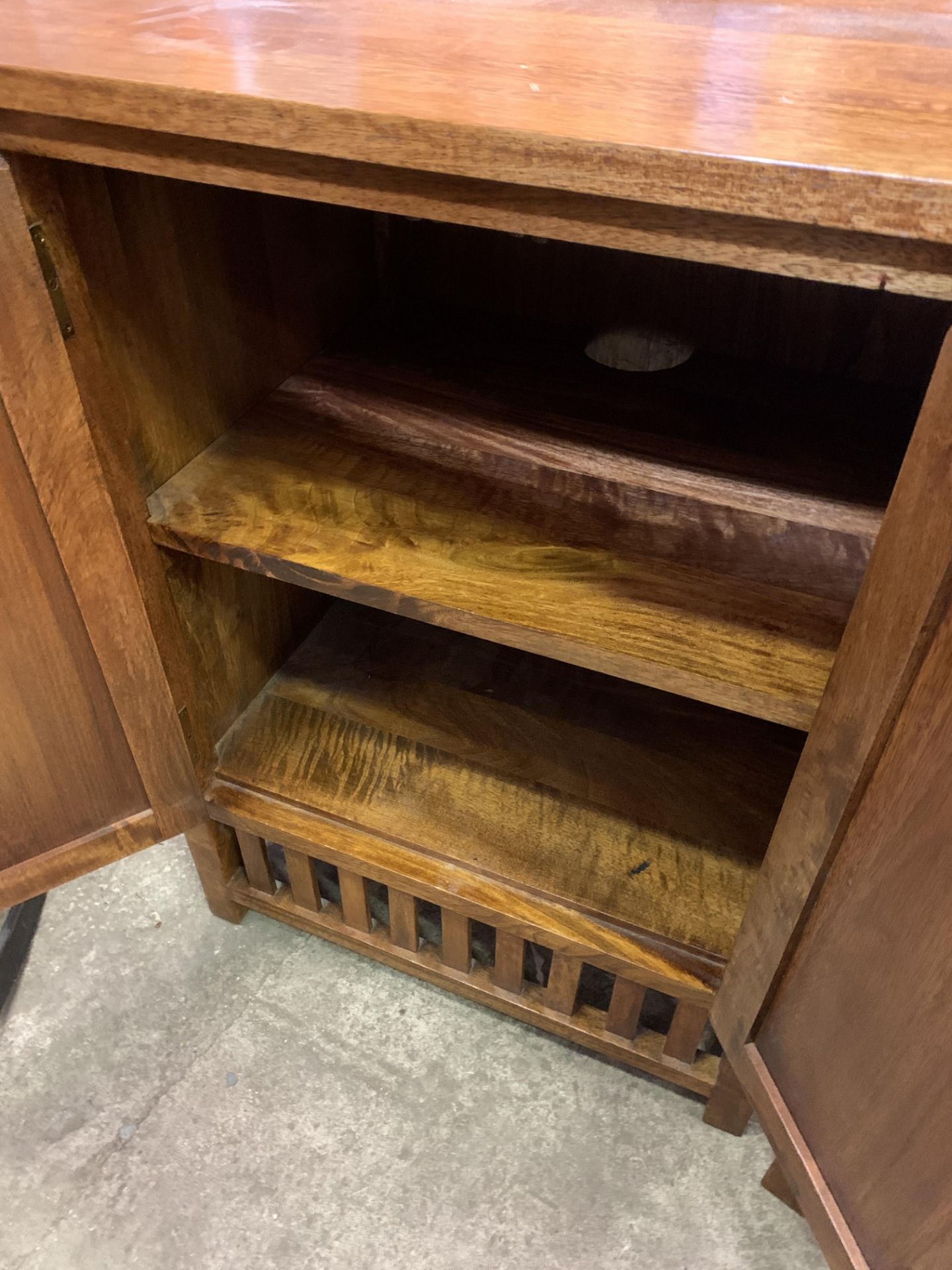 Two door cabinet with internal shelf - Image 6 of 6