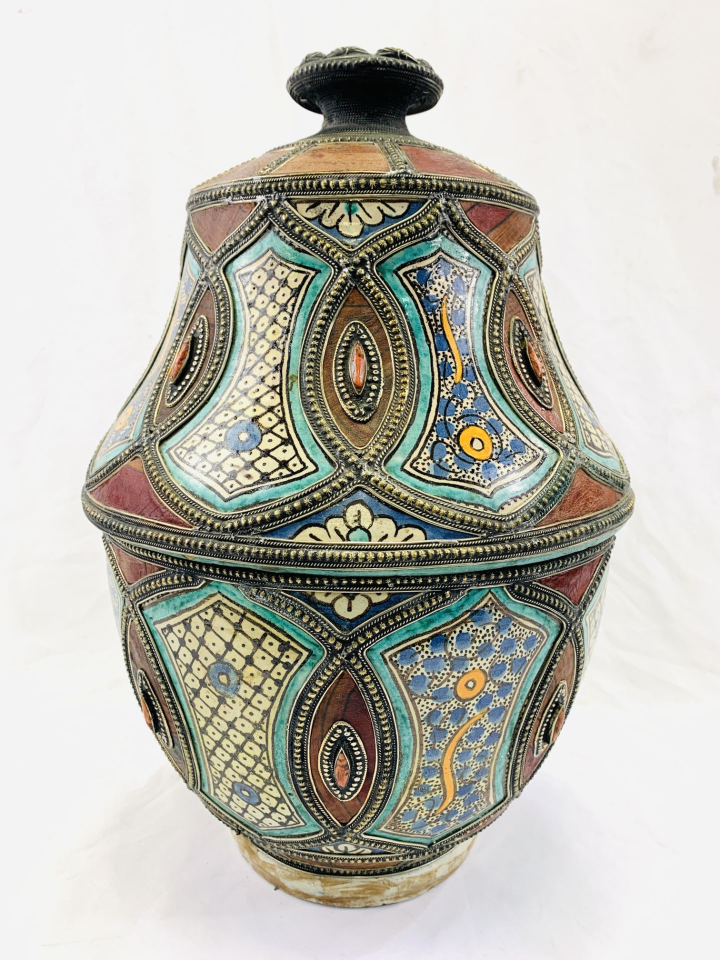 A Middle Eastern lidded pot - Image 2 of 5