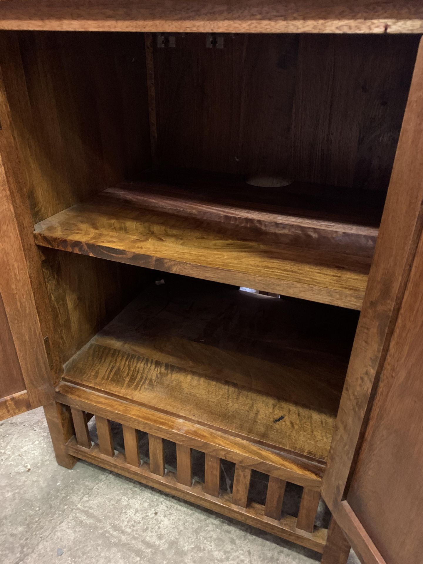 Two door cabinet with internal shelf - Image 3 of 6