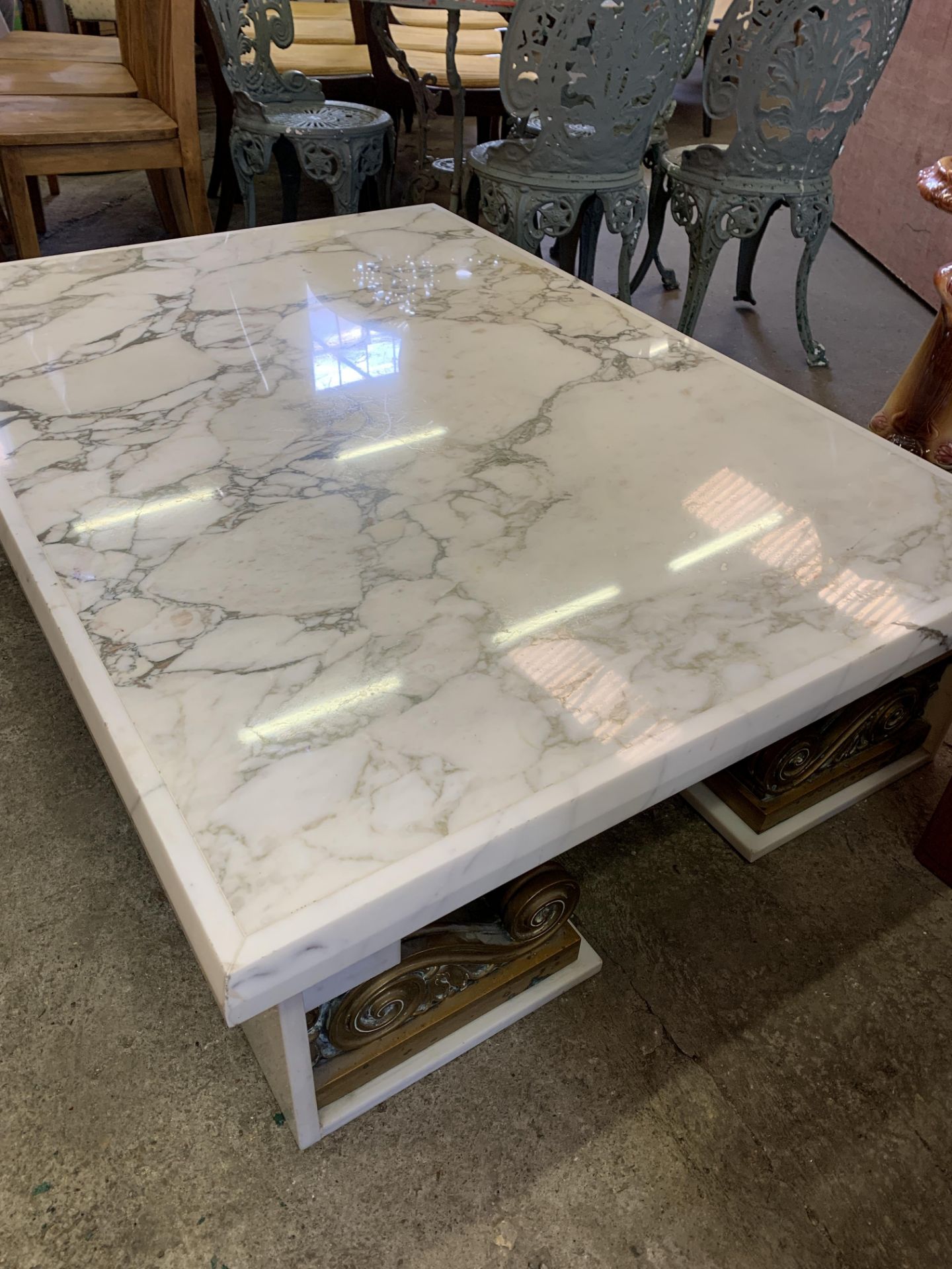 Arabescato marble top coffee table on marble and scrolled brass feet - Bild 5 aus 9