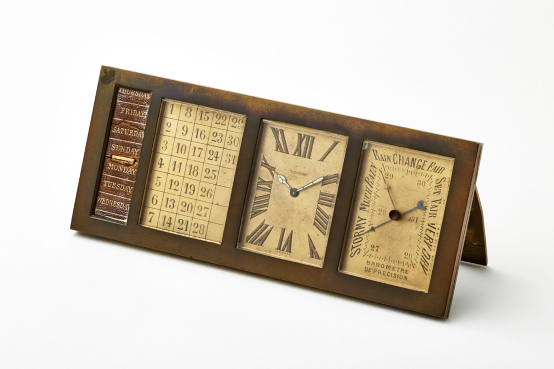 JAEGER LE COUTRE<br>Calendar clock <br>1930's<br>(cm 19,5x8x3) <br>Case with monogram P.B. <br>(defe