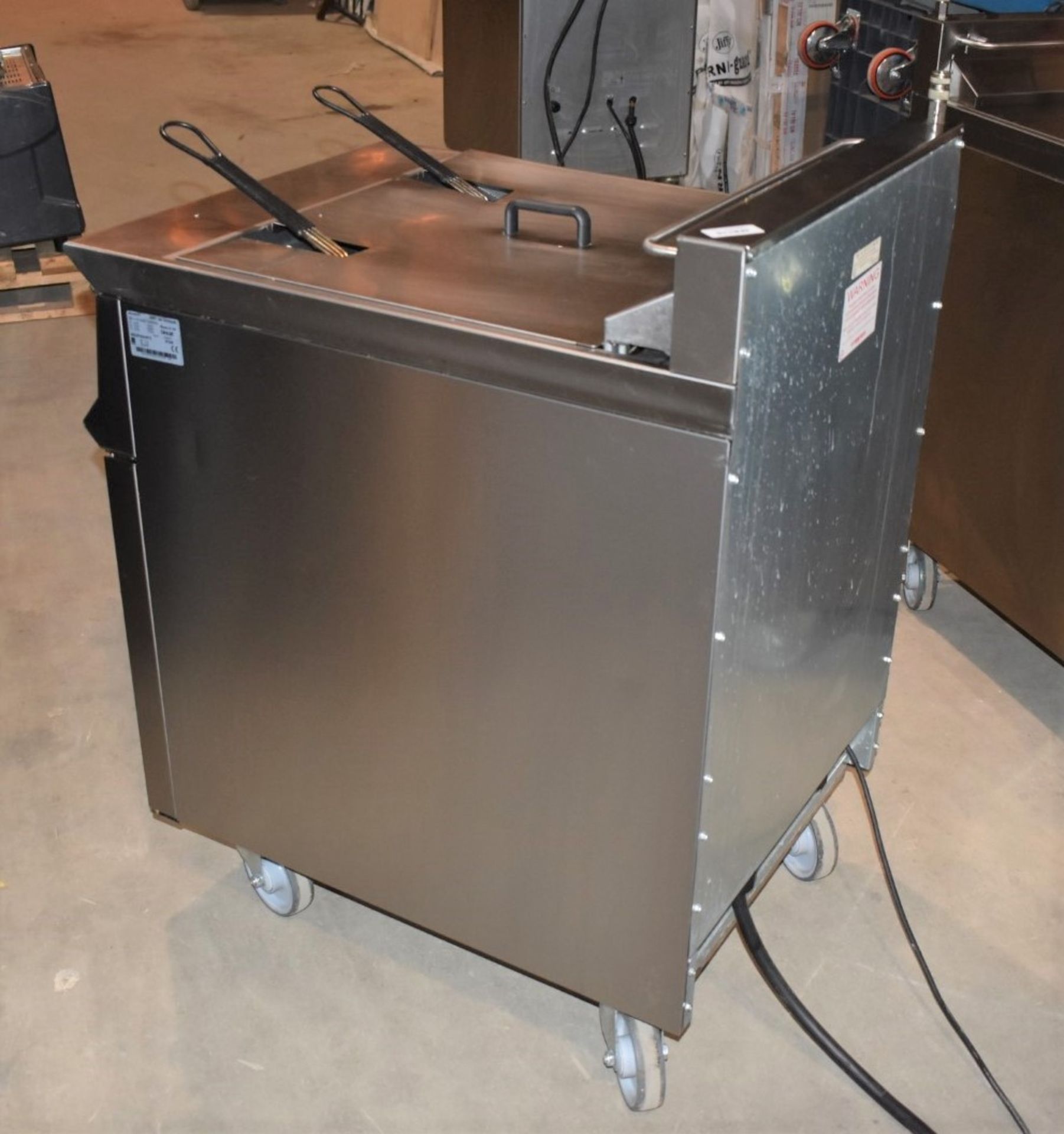 1 x Lincat Opus 800 OE8108 Single Tank Electric Fryer With Filtration - 37L Tank With Two - Image 13 of 14