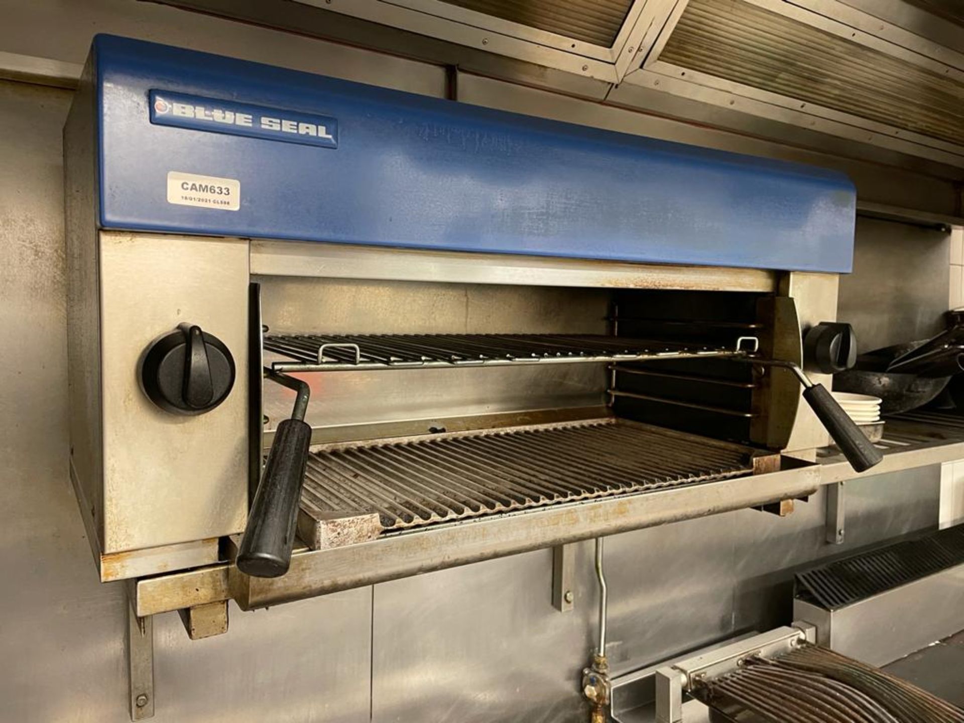 1 x BLUESEAL Commercial Gas-powered Twin-zone Grill - Dimensions: - Ref: CAM633 - CL612 -