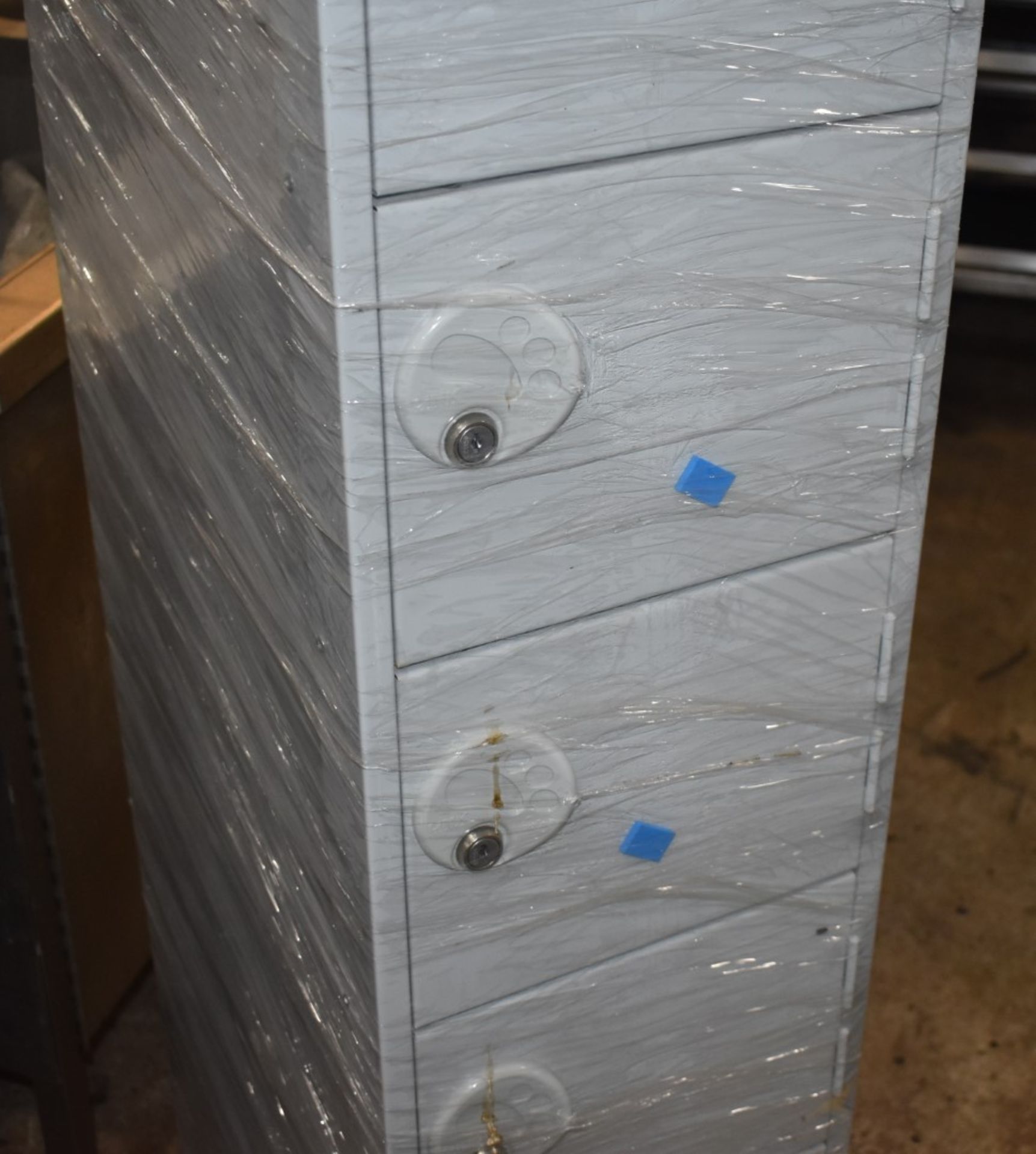 1 x Link Biocote 8 Door Staff Locker in Grey With Keys and Anti Clutter Slope Top - New and Unused - - Image 2 of 5