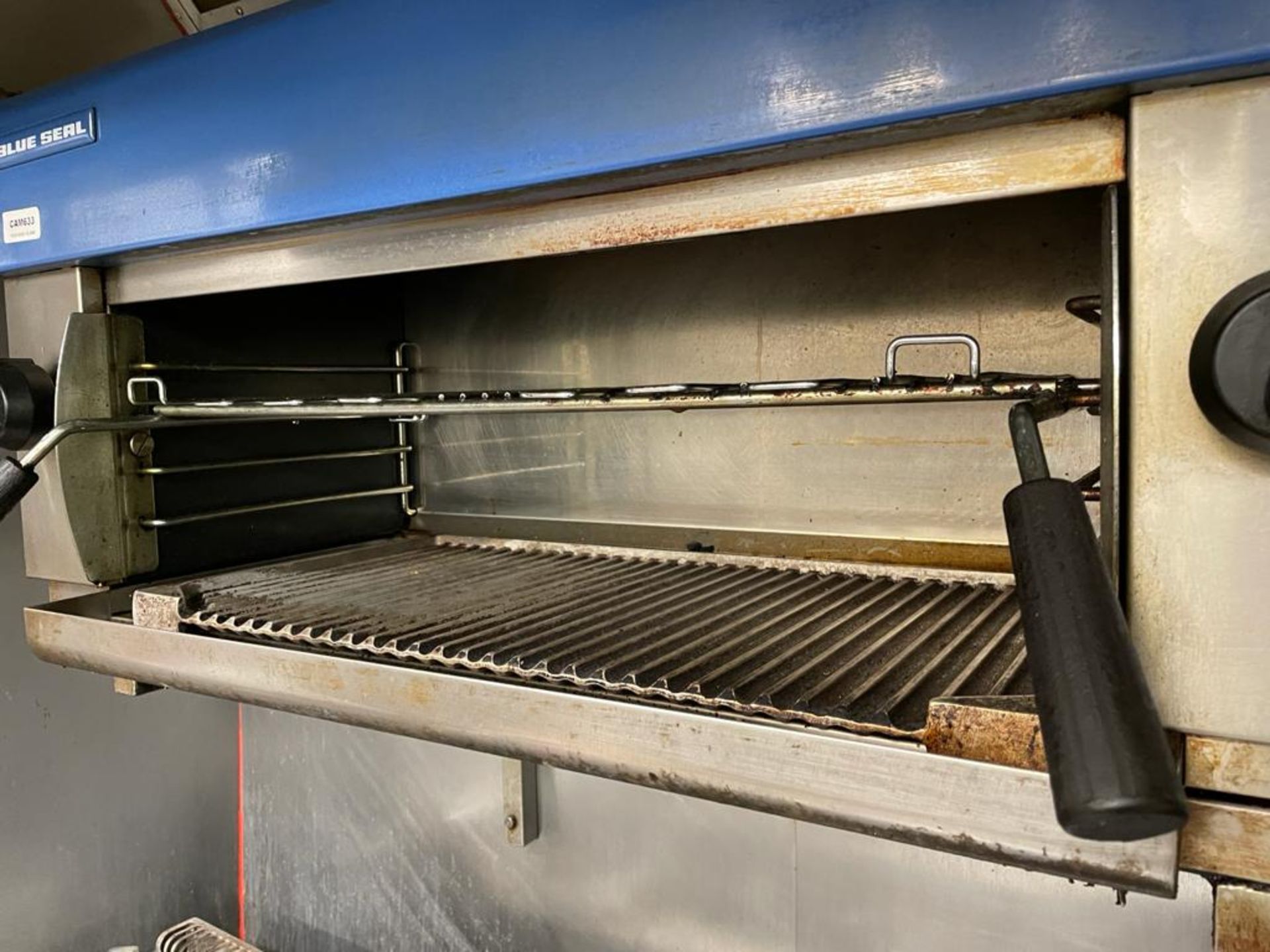 1 x BLUESEAL Commercial Gas-powered Twin-zone Grill - Dimensions: - Ref: CAM633 - CL612 - - Image 3 of 4