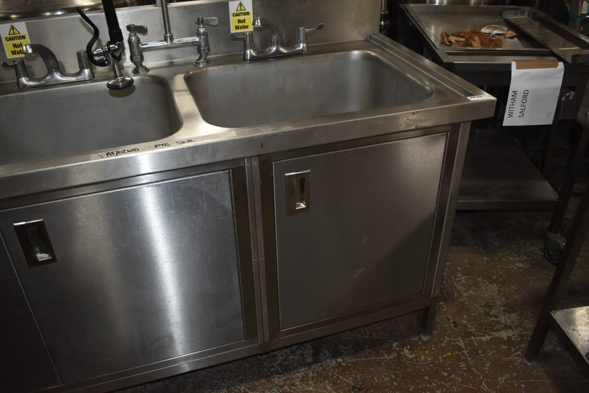 1 x Commercial Kitchen Wash Station With Two Large Sink Bowls, Mixer Taps, Spray Wash Gun, - Image 8 of 15