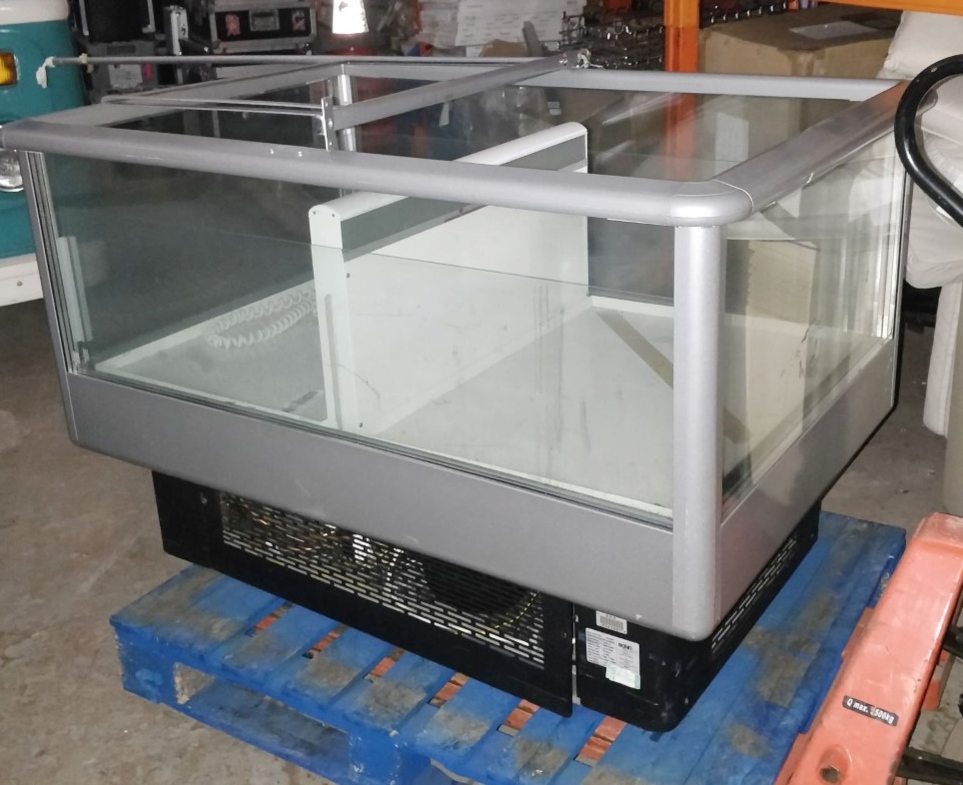 1 x Carrier COG33 Chiller Island For Promotional Sales - 240v - Size H99 x W140 x D95 cms - Recently - Image 5 of 5