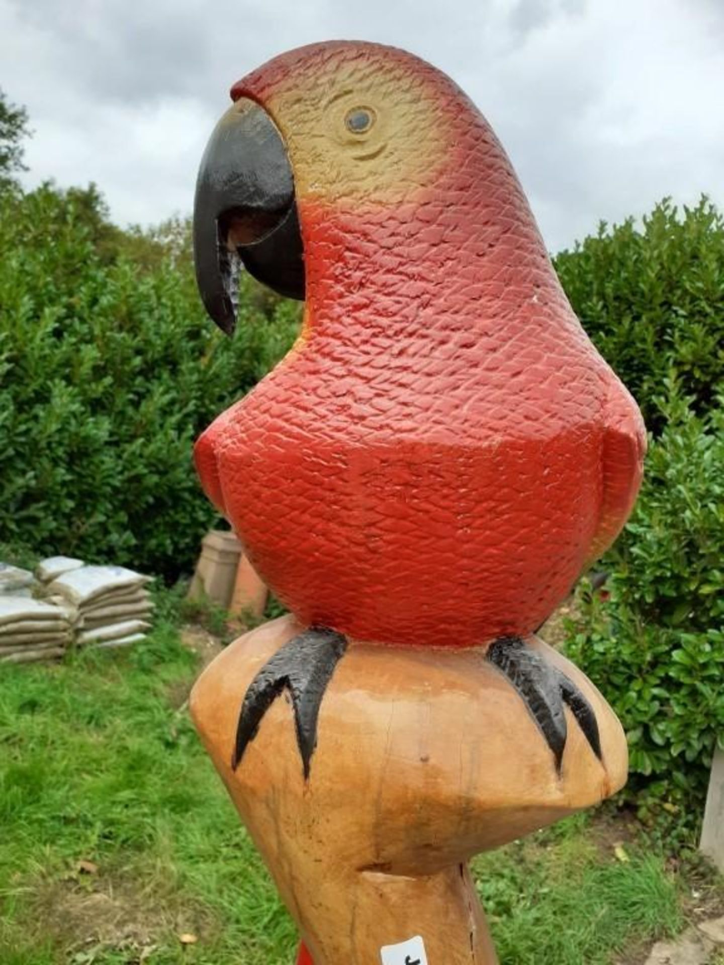 1 x 1.7-Metre Tall Wooden Sculpture Featuring 3 Colourful Parrots - Dimensions: Height 170cm x - Image 4 of 9