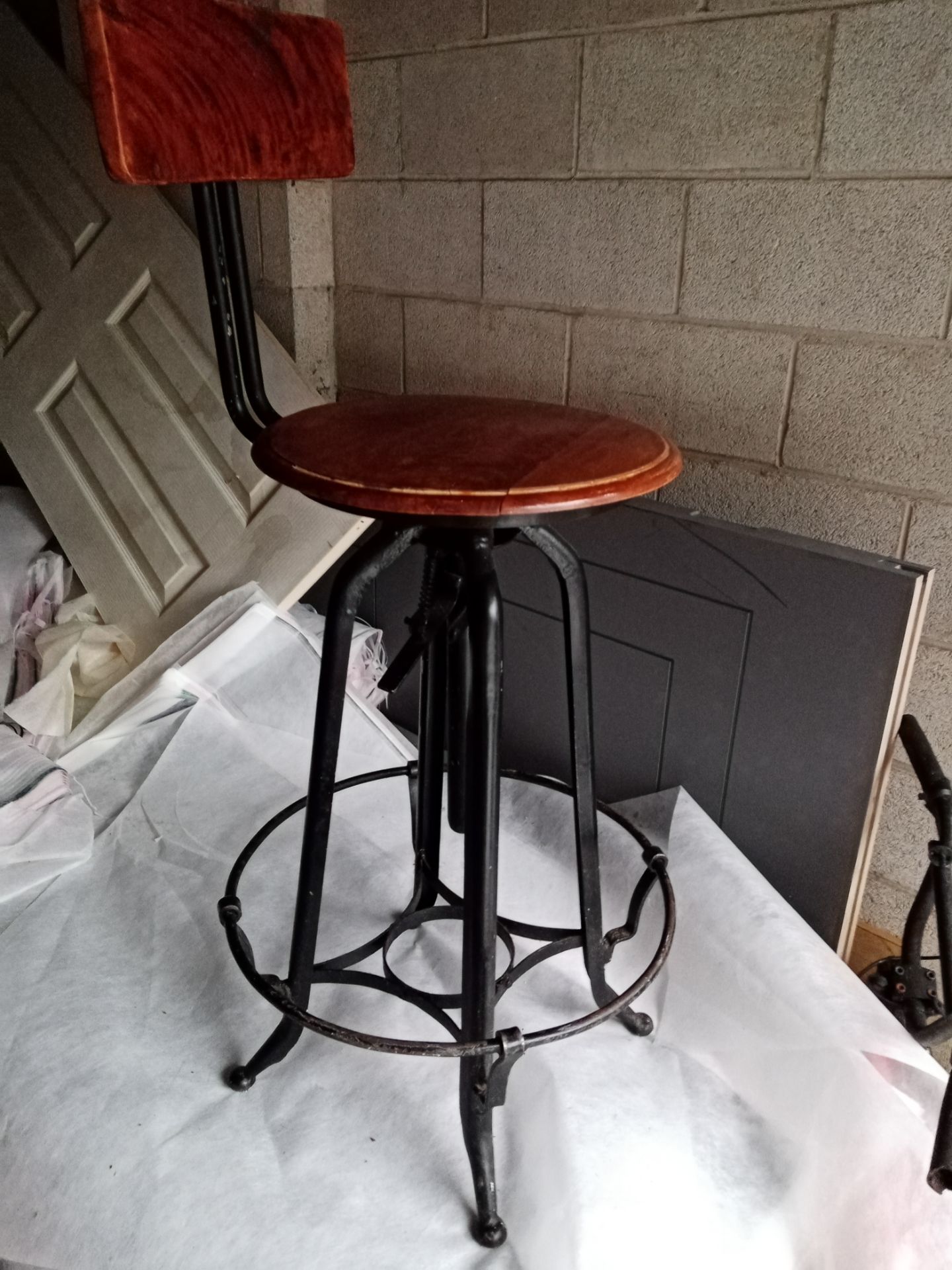 1 x Reproduction Vintage Industrial Bar Stool - NO VAT ON THE HAMMER - CL607 - Location: Leeds