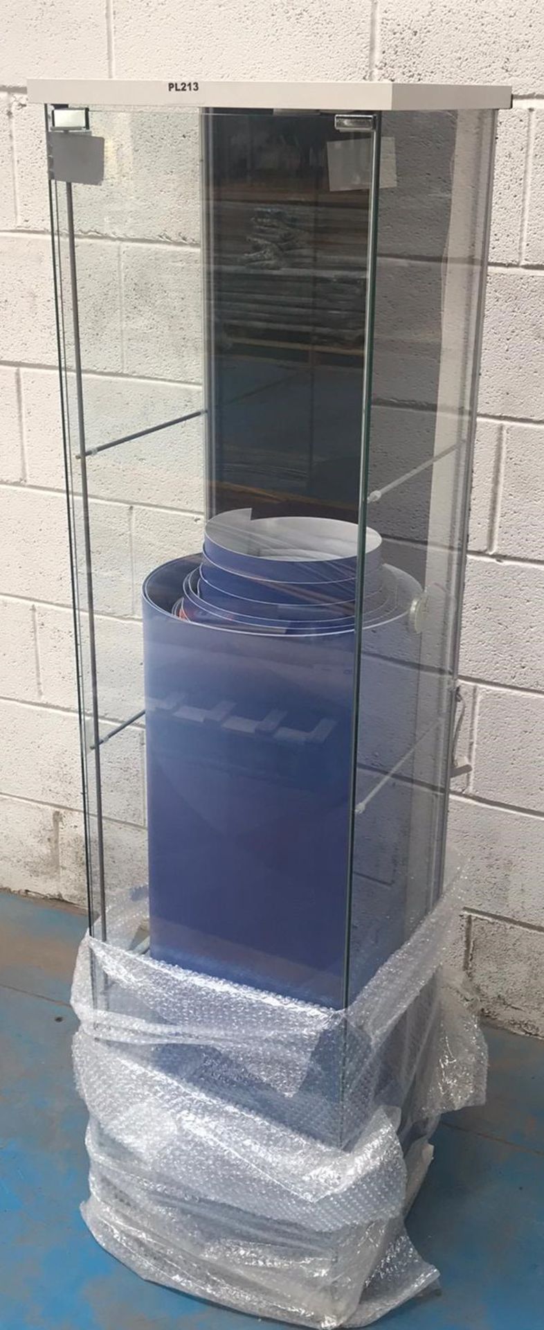 1 x Glass Display Cabinet - Used in Very Good Condition- Product Code: N/A - CL538 - Ref: PL213 -