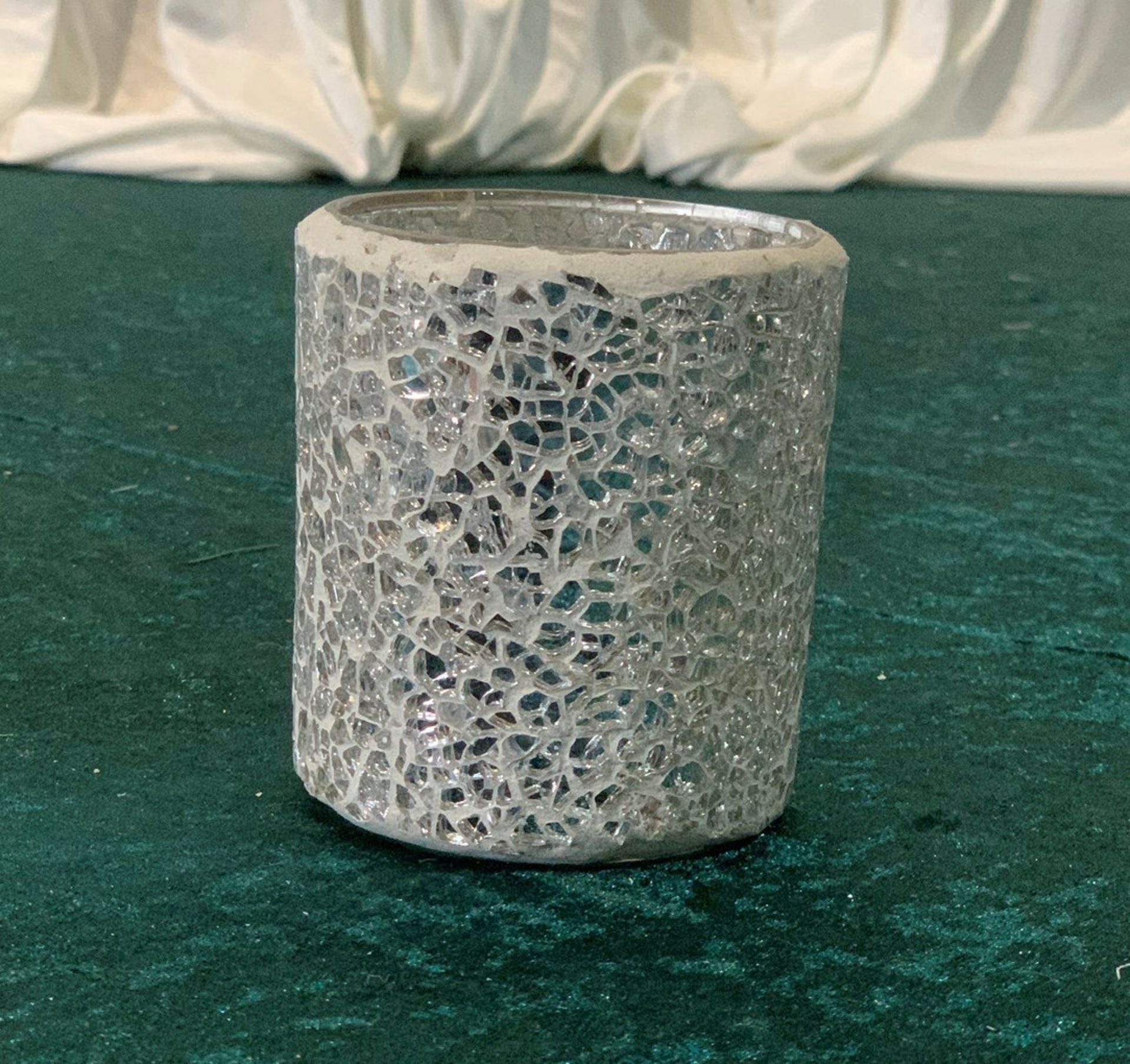 18 x Silver Crackle Tealight Cups - Dimensions: 8x7cm - Ref: Lot 46 - CL548 - Location: Leicester