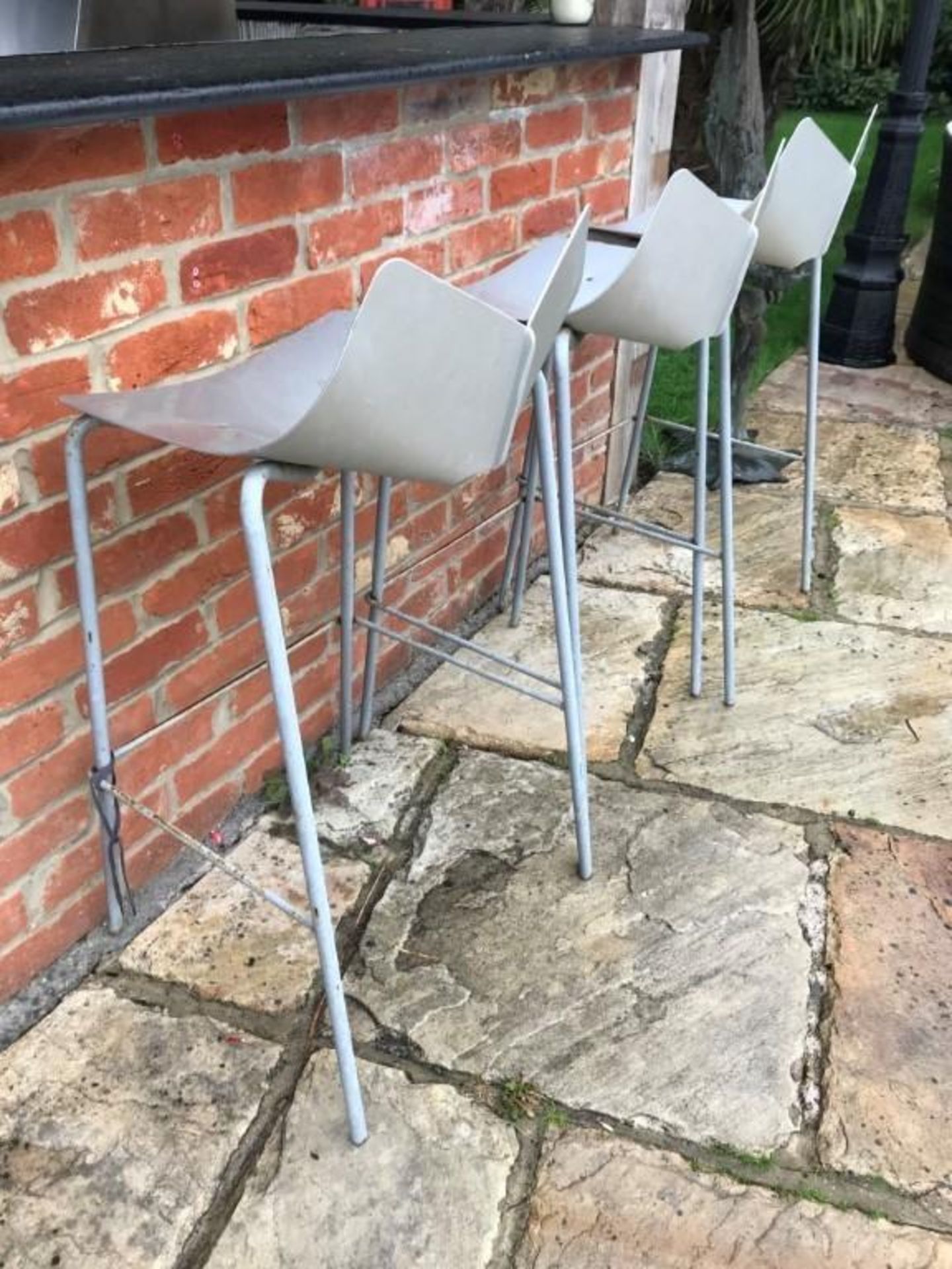 12 x Metal Outdoor Bar Stools With A Mondern Contemporary Design - Ref: JB160 - Pre-Owned - NO VAT - Image 3 of 5