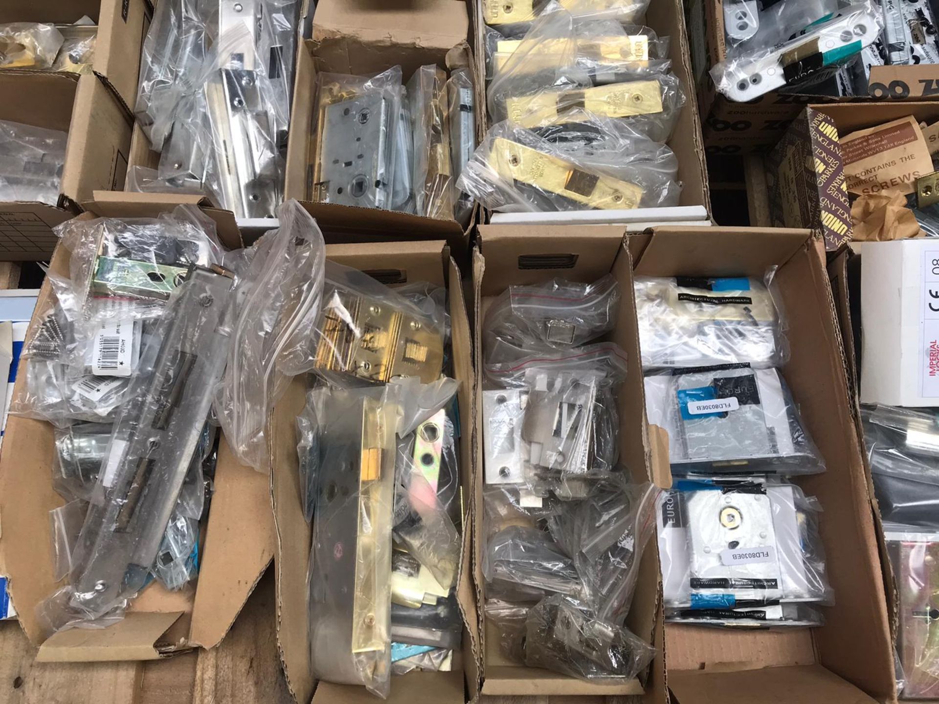 1 x Assorted Pallet Job Lot of Various Door Locks and Latches - Brand New Stock - Brands Include - Image 5 of 13