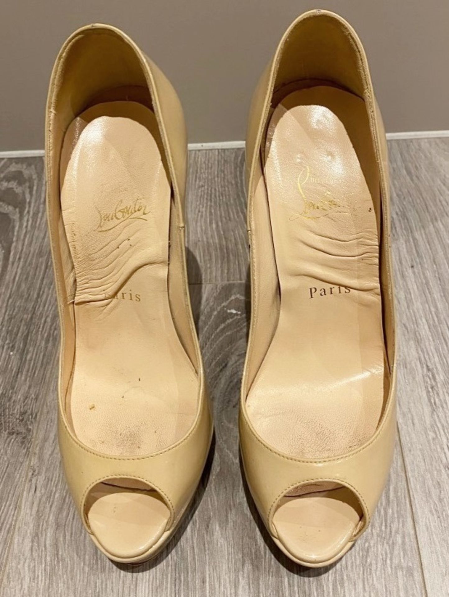 1 x Pair Of Genuine Christain Louboutin High Heel Shoes In Crème - Size: 36 - Preowned in Worn Condi - Image 3 of 5