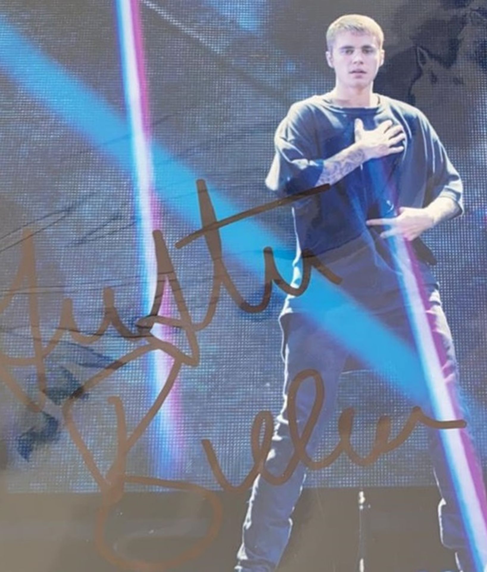 1 x Signed Autograph Picture - JUSTIN BIEBER - With COA - Size 12 x 8 Inch - NO VAT ON THE HAMMER